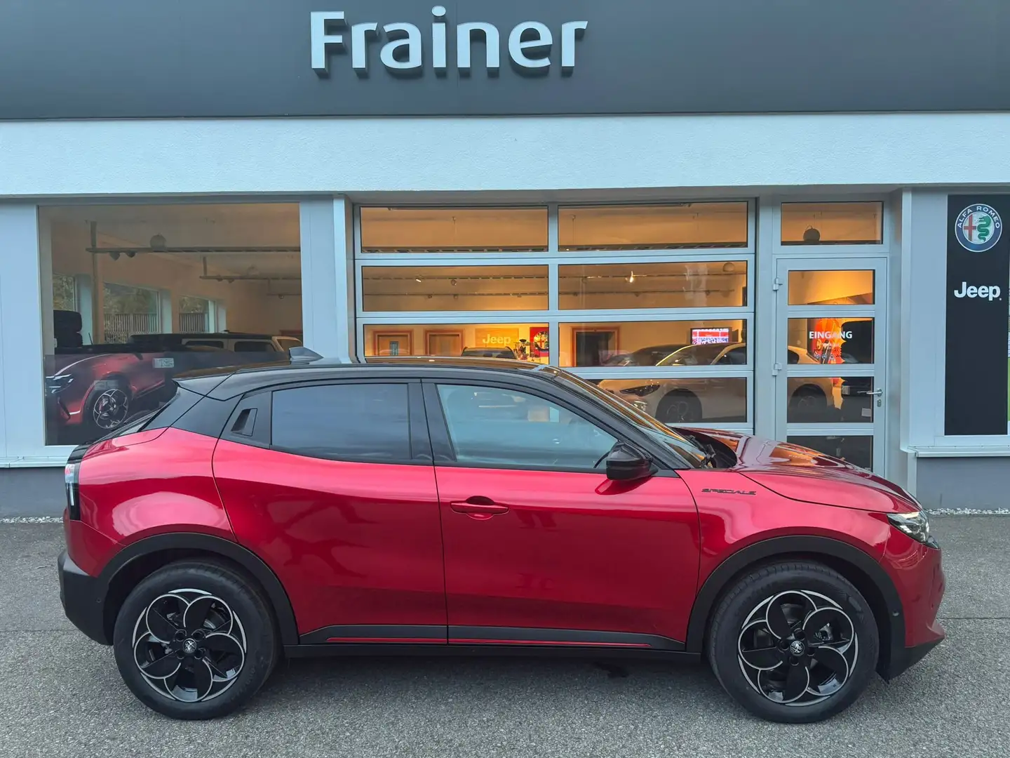Alfa Romeo Junior Elettrica Speciale 54 kW 156 PS BEV FWD Roşu - 1