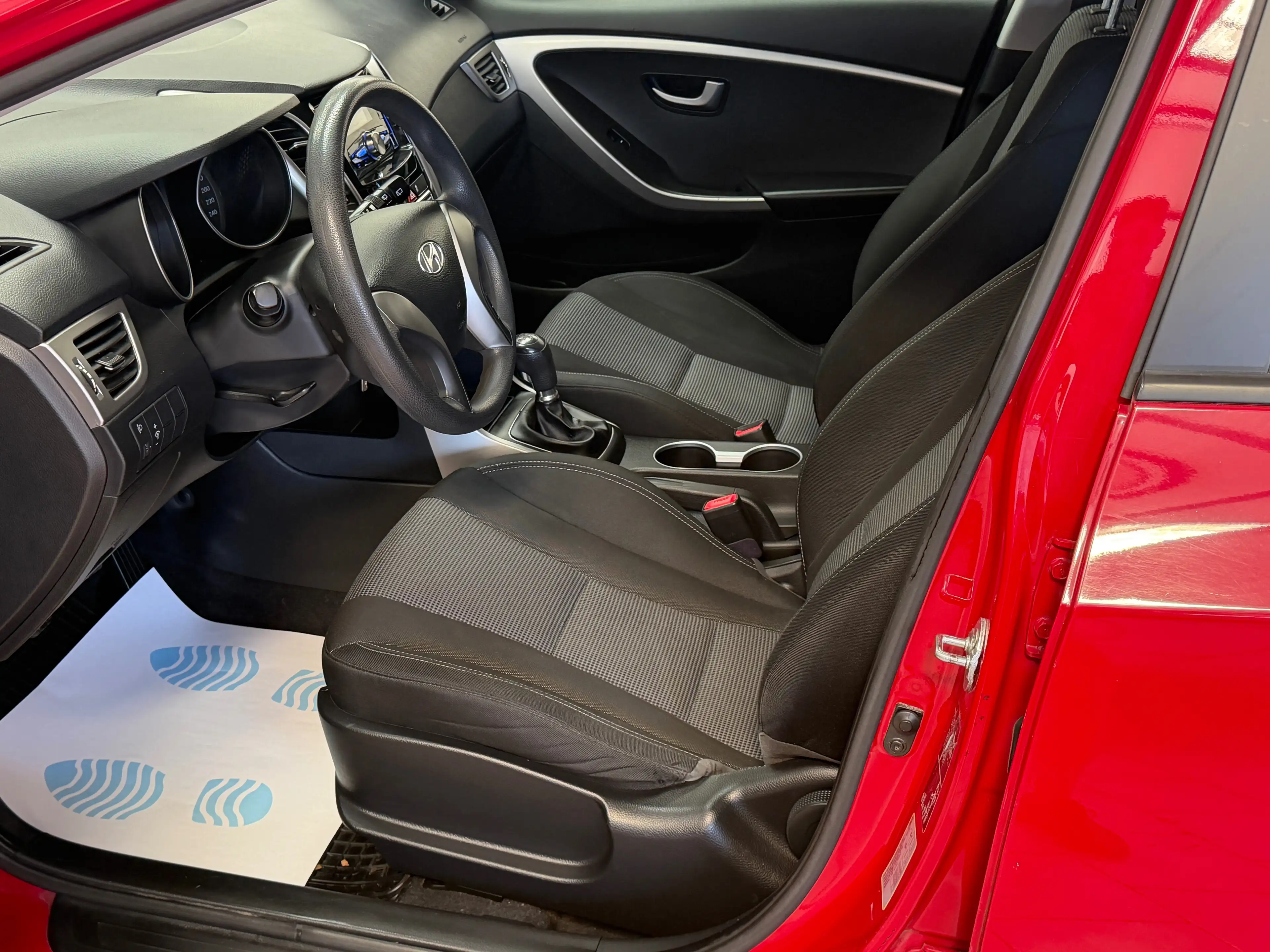 Hyundai i30 1.4i *** FULL CARNET D'ENTRETIEN *** — photo 15