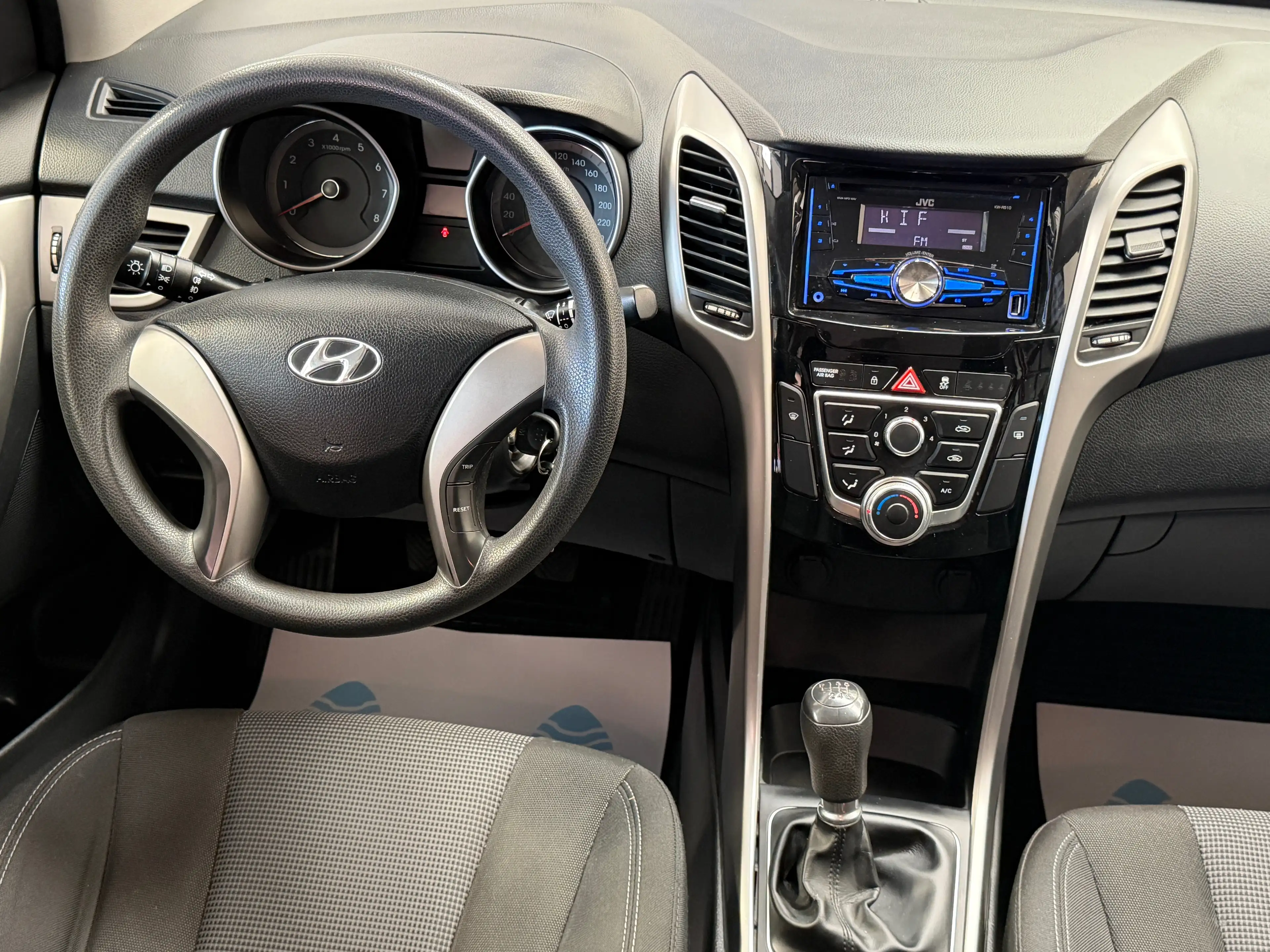Hyundai i30 1.4i *** FULL CARNET D'ENTRETIEN *** — photo 14