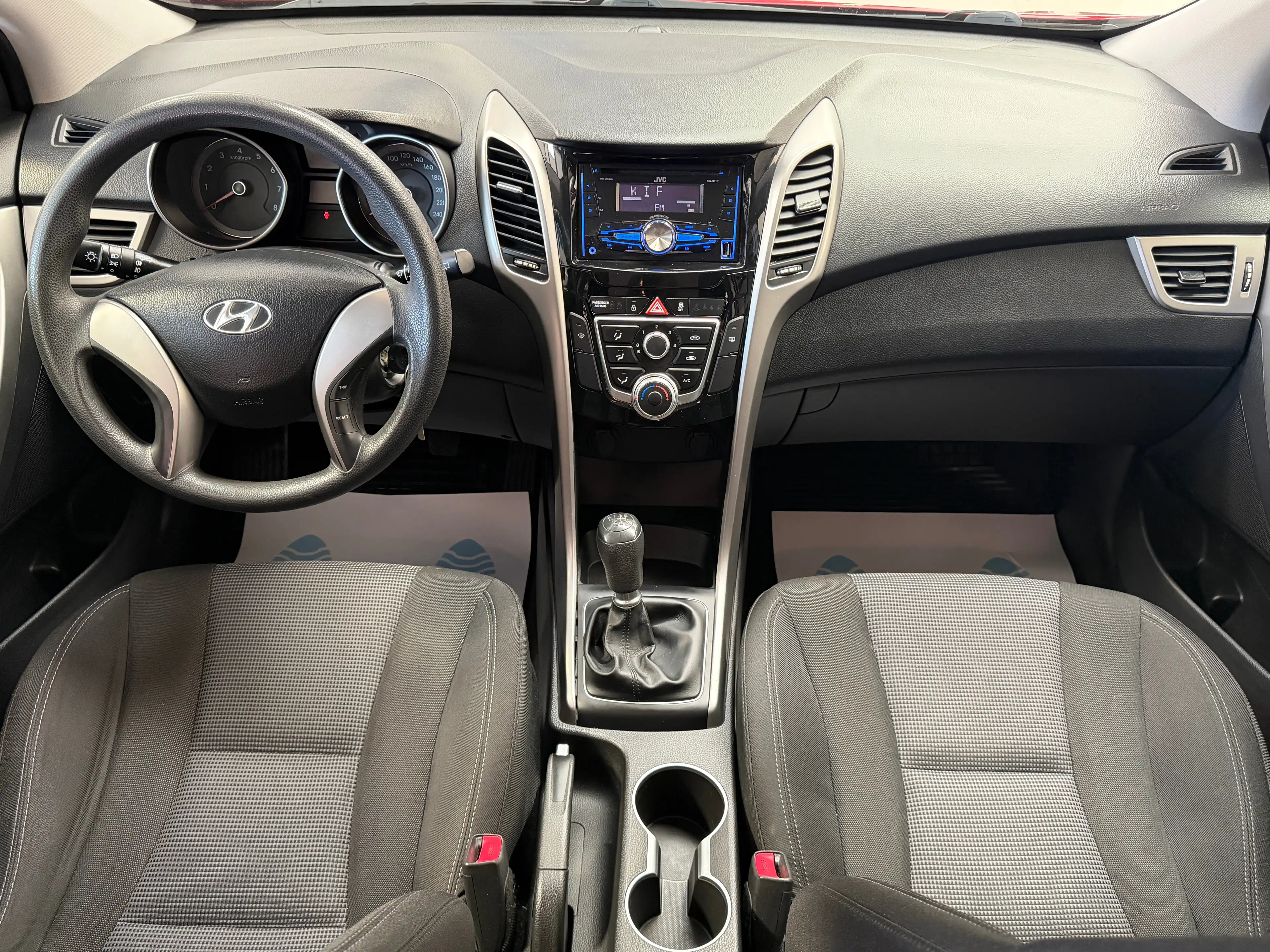 Hyundai i30 1.4i *** FULL CARNET D'ENTRETIEN *** — photo 13