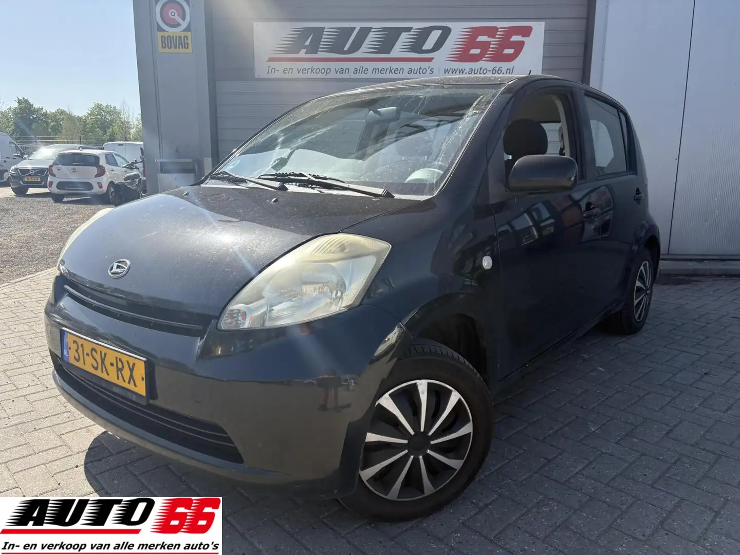 Daihatsu Sirion 2 1.0-12V Trend APK tot 08-2027 Schwarz - 1