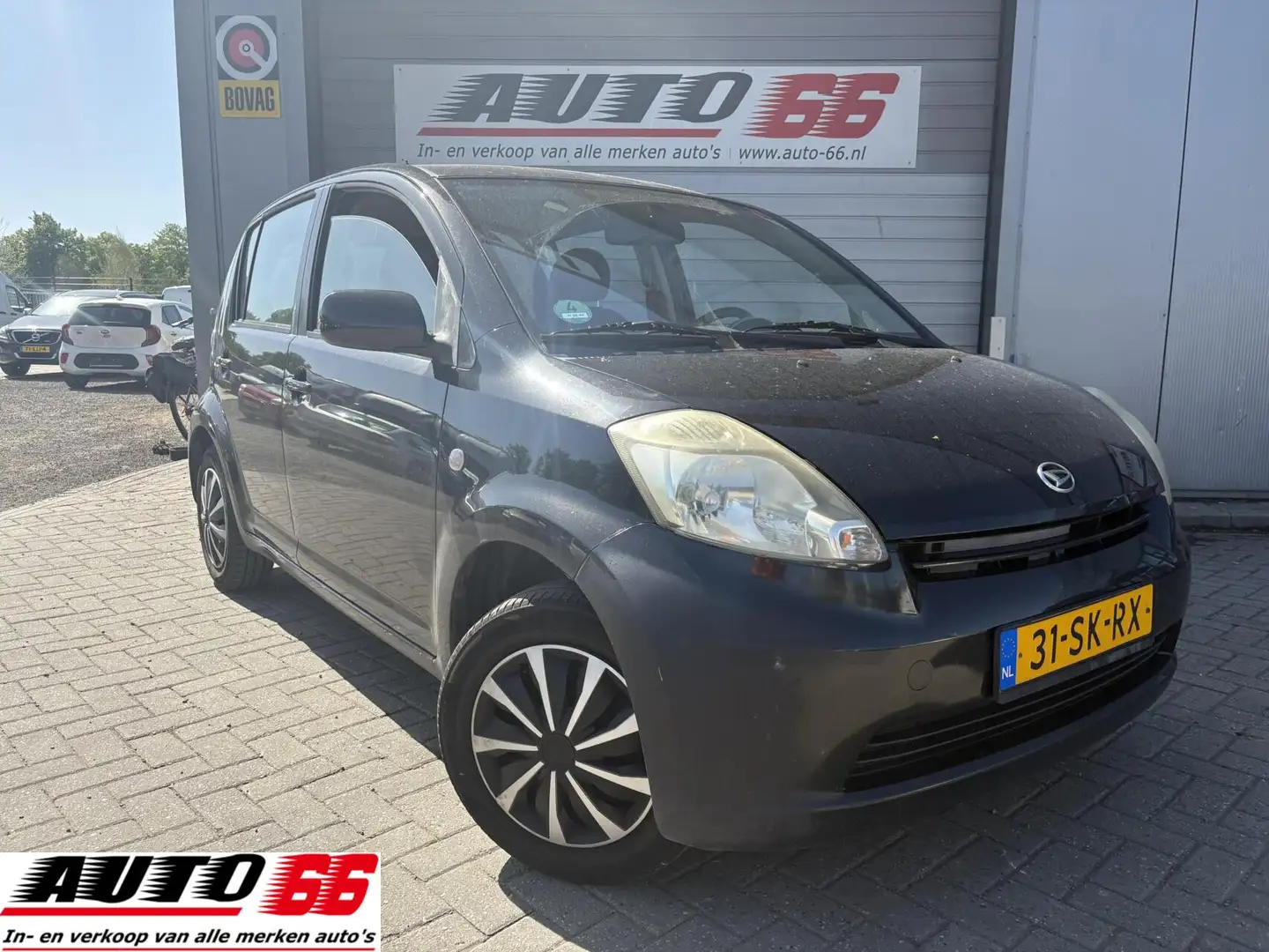 Daihatsu Sirion 2 1.0-12V Trend APK tot 08-2027 Schwarz - 2