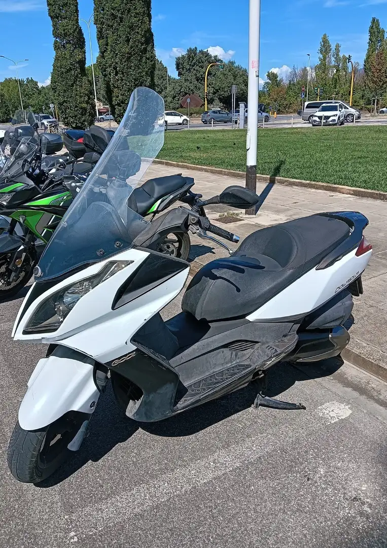 Kymco Downtown 300i White - 1