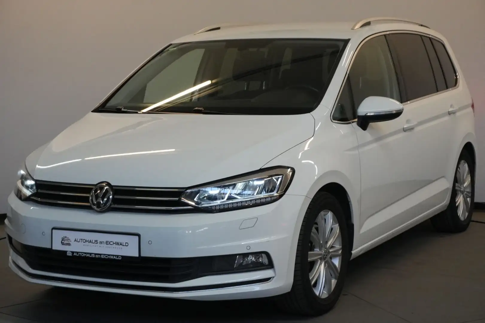 Volkswagen Touran 1.5 Highline BMT LED AHK PDC StzHzg Weiß - 1