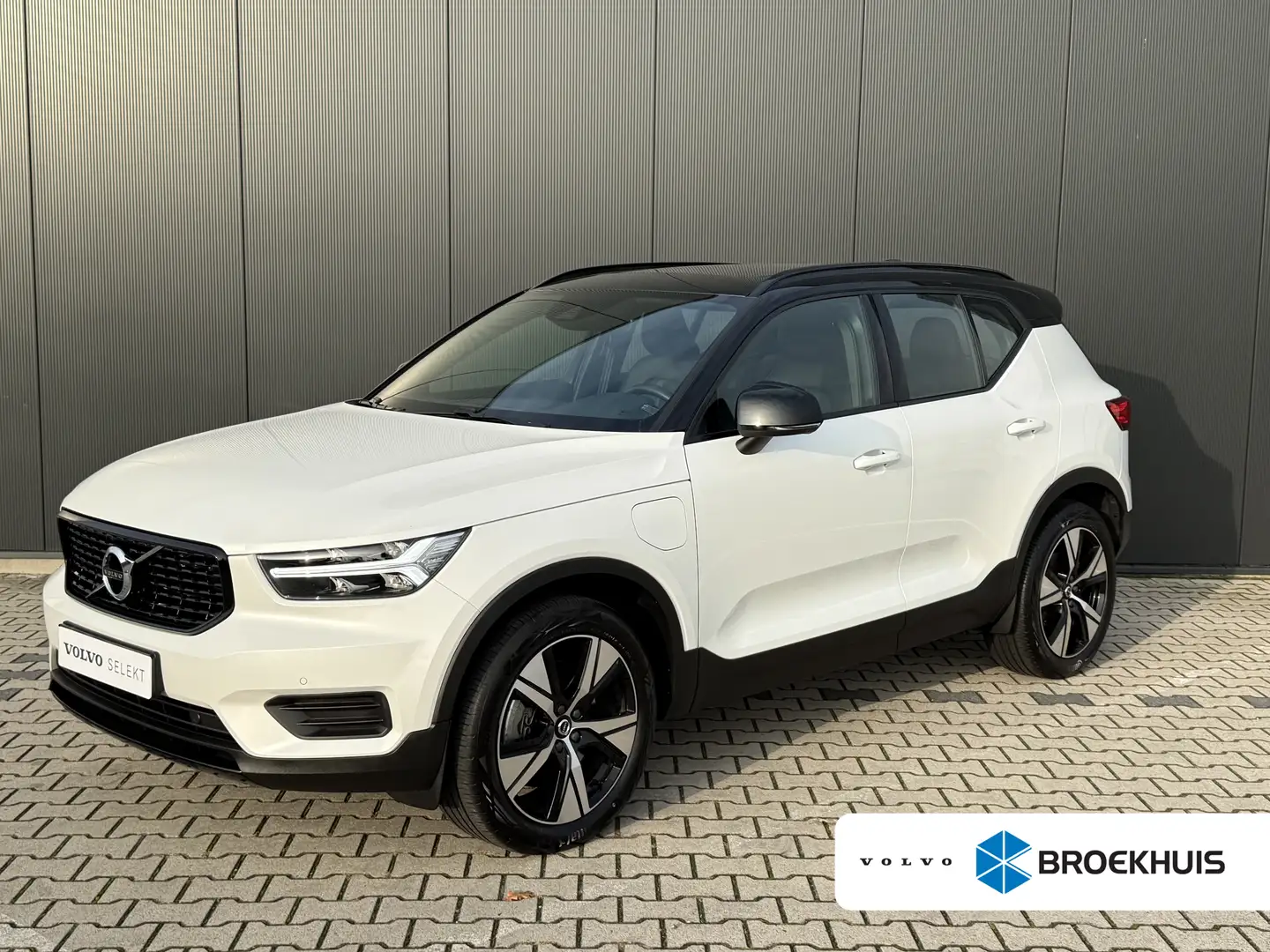 Volvo XC40 T4 Recharge R-Design | Panoramadak | Leder | Stoel Wit - 1