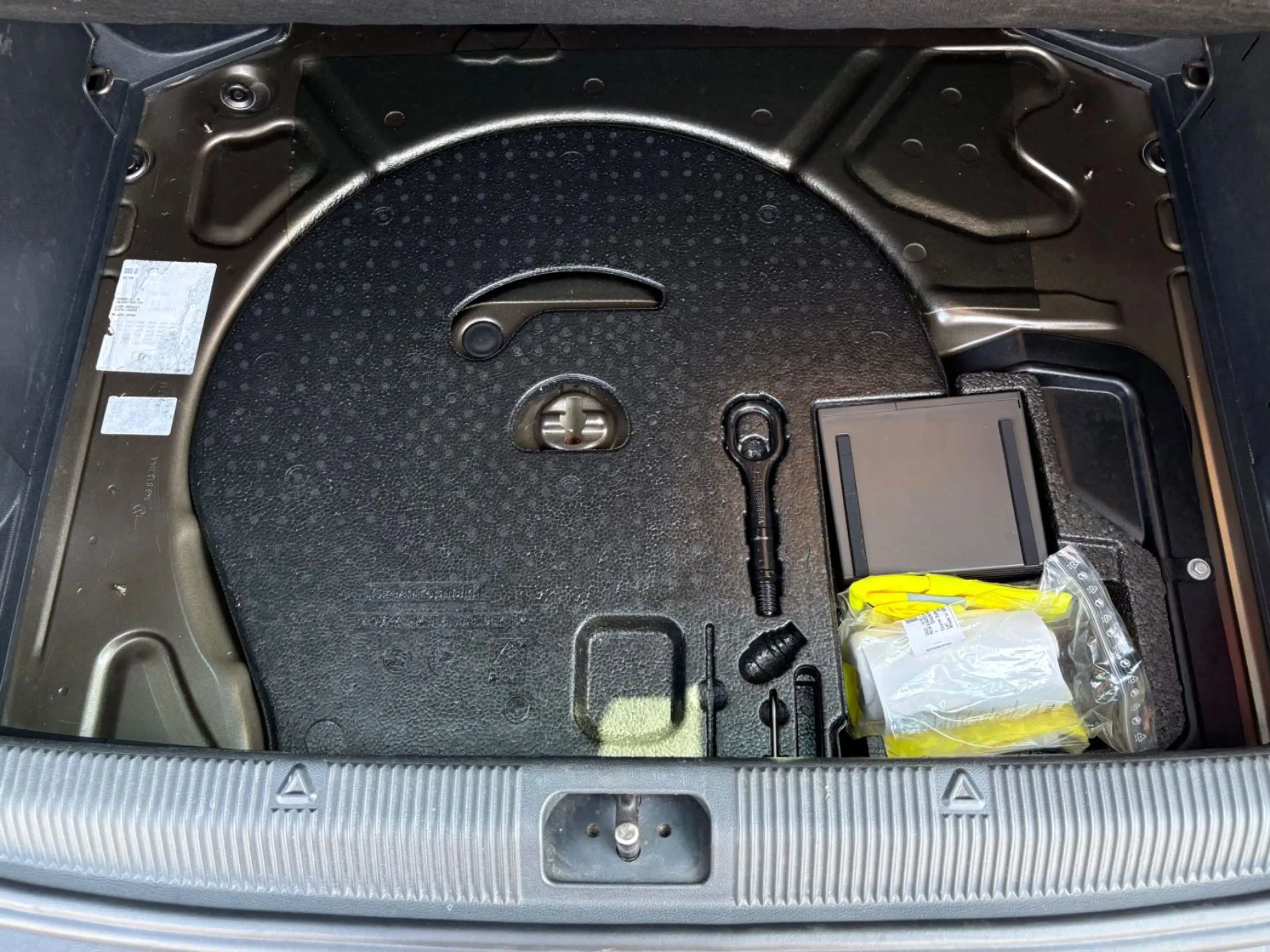 Skoda Yeti Active Plus Edition BMT/AUTOMATIK/SCHECKHEF — photo 10