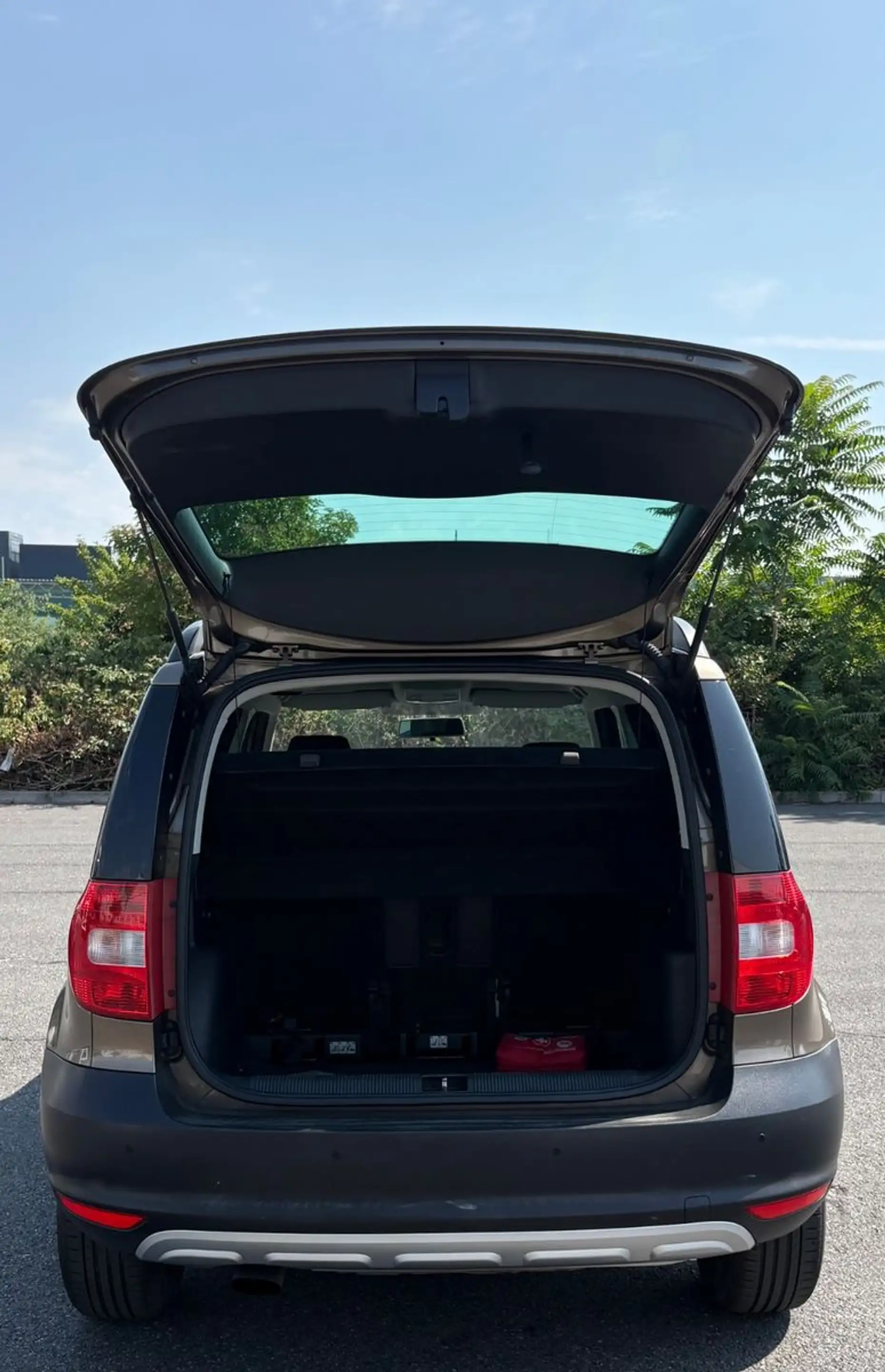 Skoda Yeti Active Plus Edition BMT/AUTOMATIK/SCHECKHEF — photo 8
