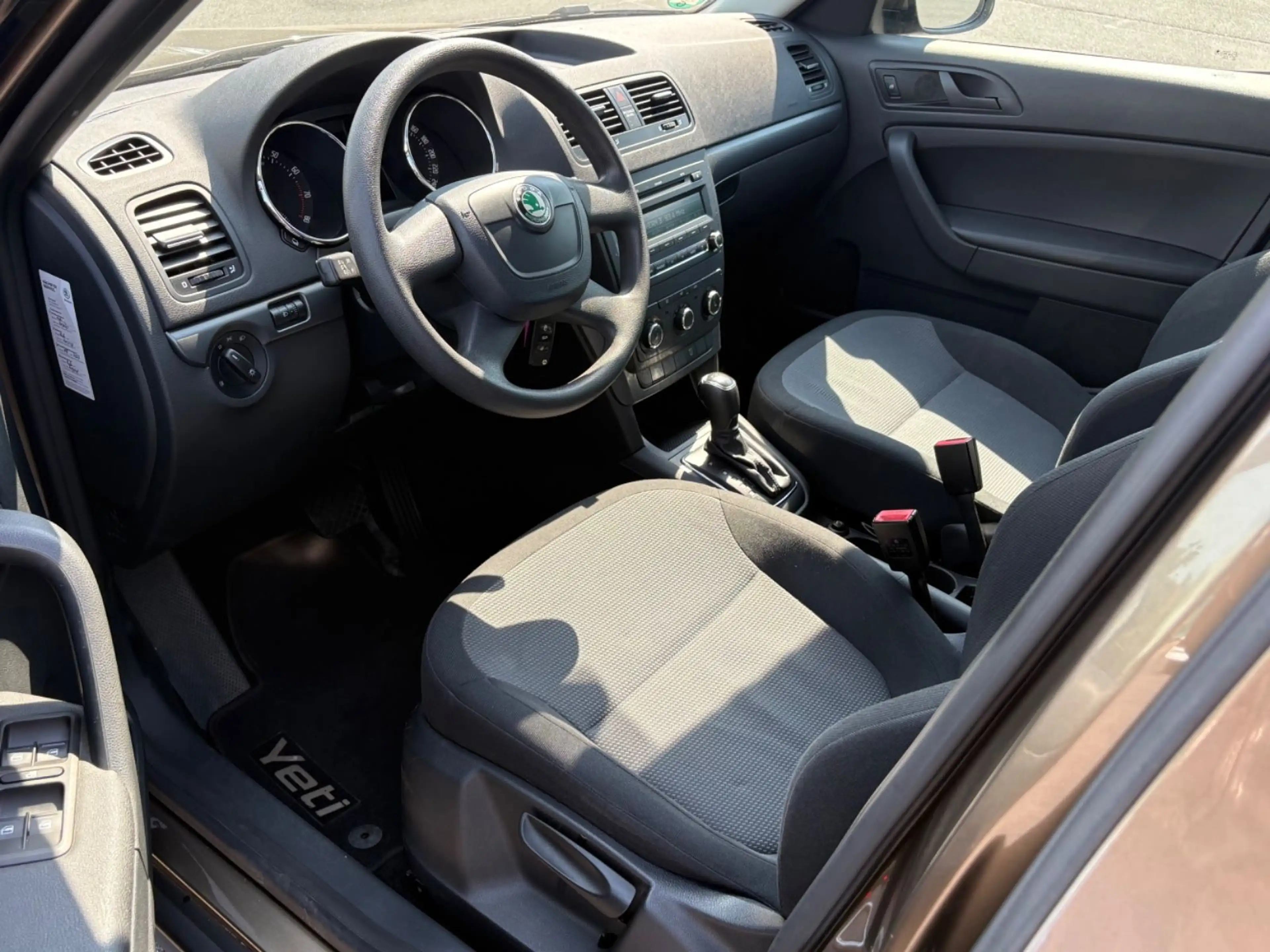 Skoda Yeti Active Plus Edition BMT/AUTOMATIK/SCHECKHEF — photo 14