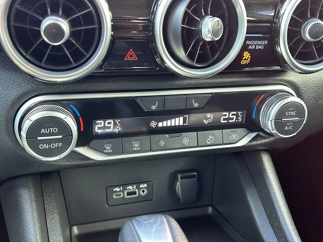 Nissan Sentra снимка Nissan Sentra