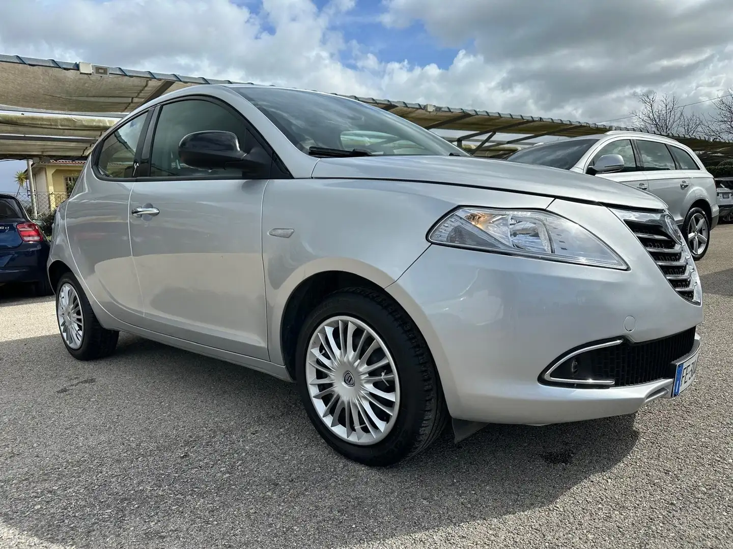 Lancia Ypsilon 1.3 MJT 16V 95 CV 5 porte S&S Gold Grigio - 1
