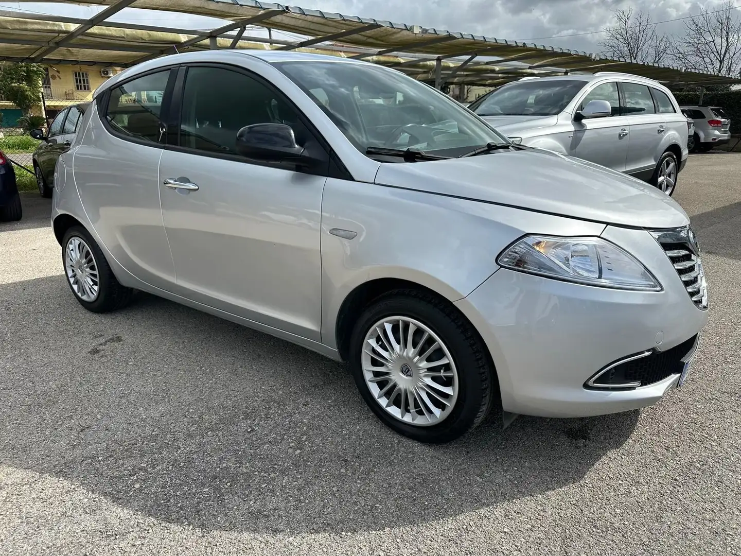 Lancia Ypsilon 1.3 MJT 16V 95 CV 5 porte S&S Gold Grigio - 2