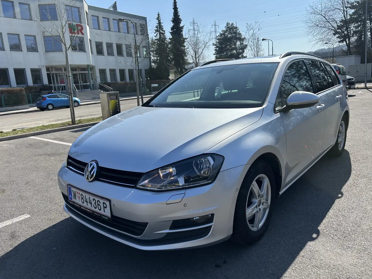 Volkswagen Golf Variant 1.6 TDI DPF BlueMotion Technology Trendline - 1