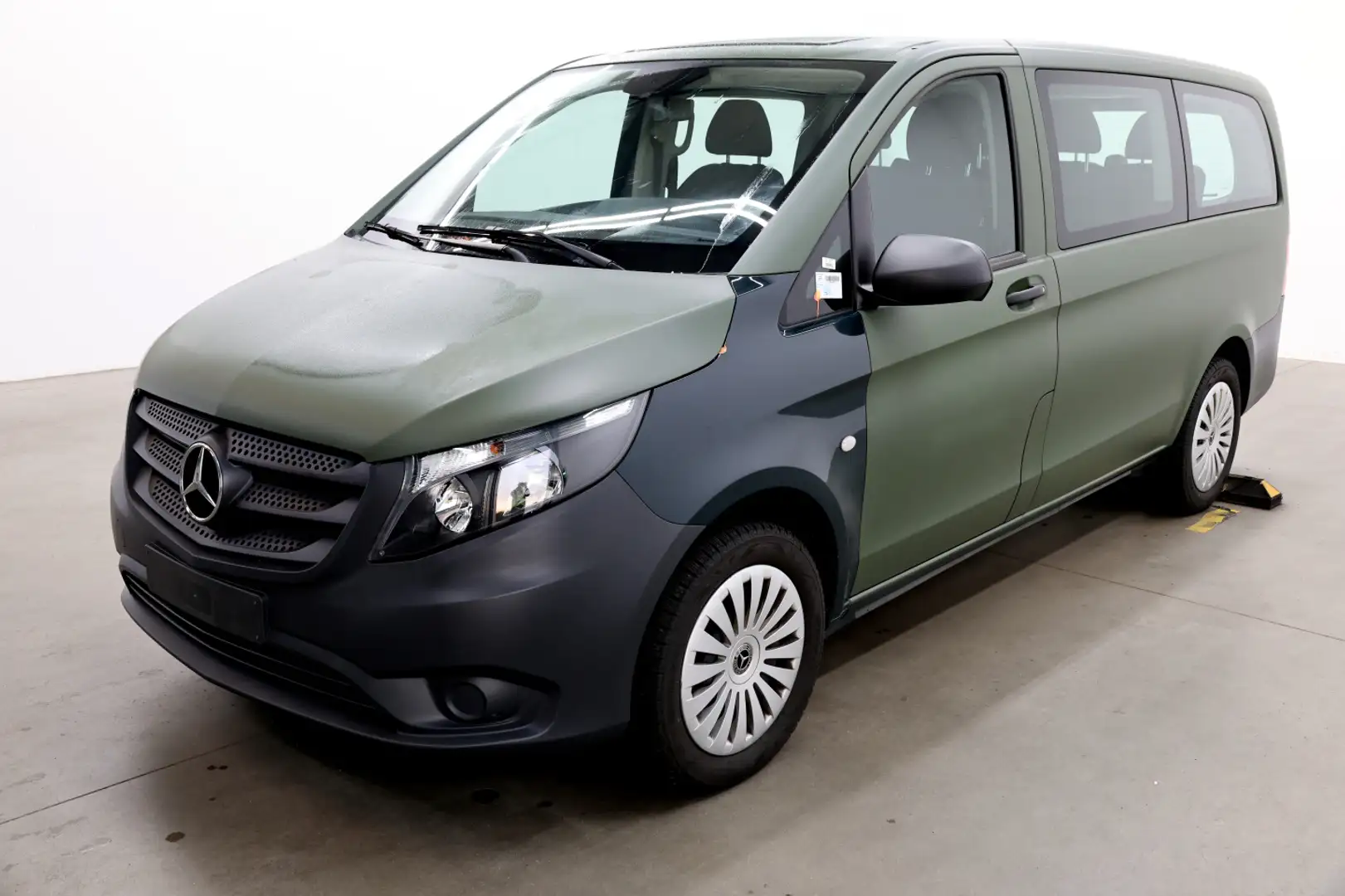 Mercedes-Benz Vito 114 CDI 4x4 Tourer Pro Lang L2 StaHzg+8Sitz Grün - 2