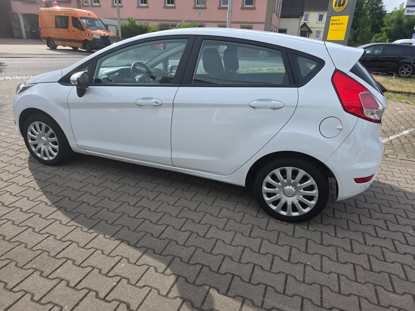 Ford Fiesta 1.0 EcoBoost Start-Stop Celebration Bianco - 2