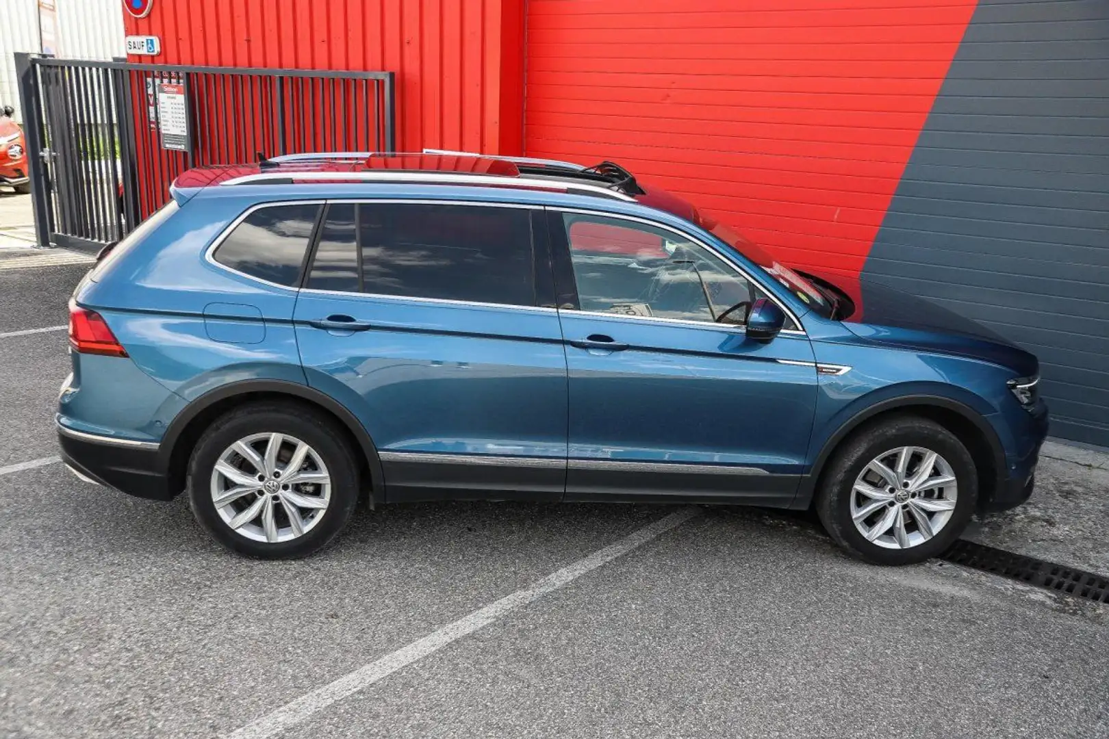 Volkswagen Tiguan Allspace 2.0 TDI 190 DSG 7 Carat 4Motion 4x4 7 PLA Blauw - 2