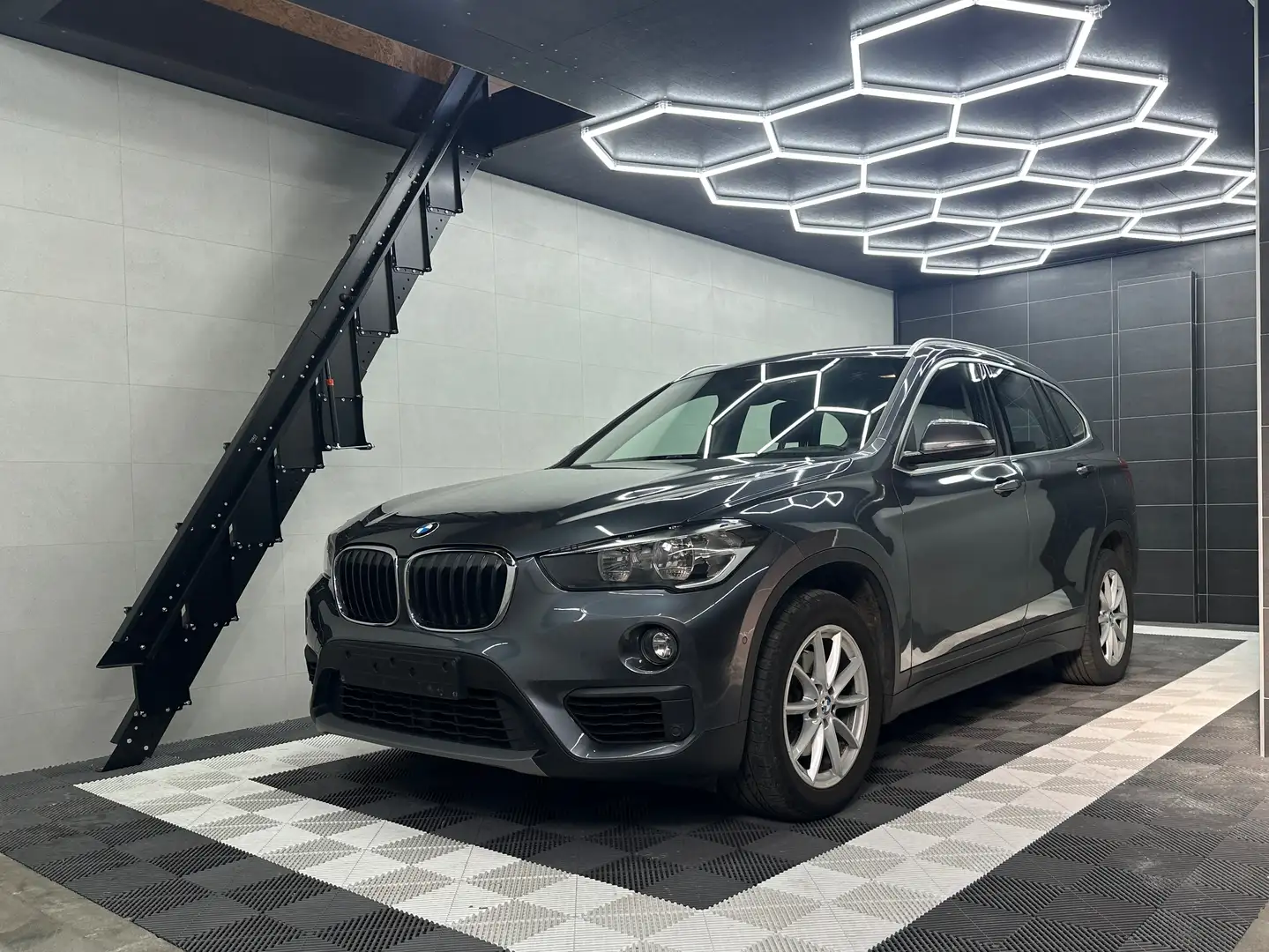 BMW X1 1.5iA  (EU6d-TEMP) Gris - 1