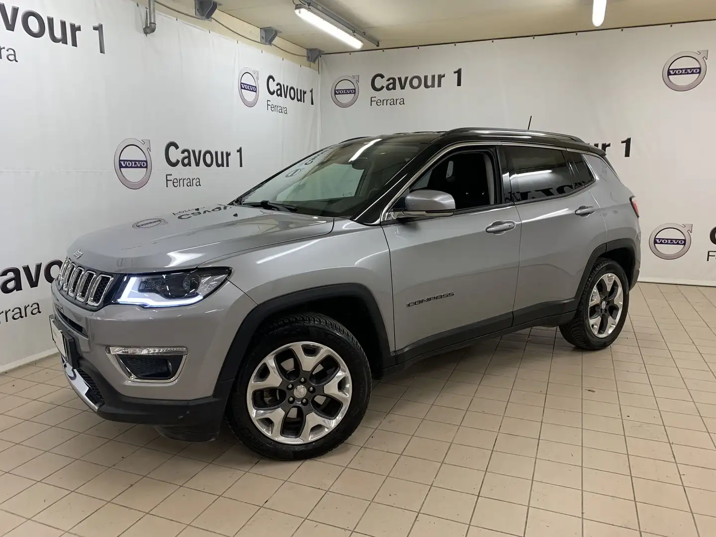 Jeep Compass Compass 1.4 MultiAir 2WD Limited Grau - 2