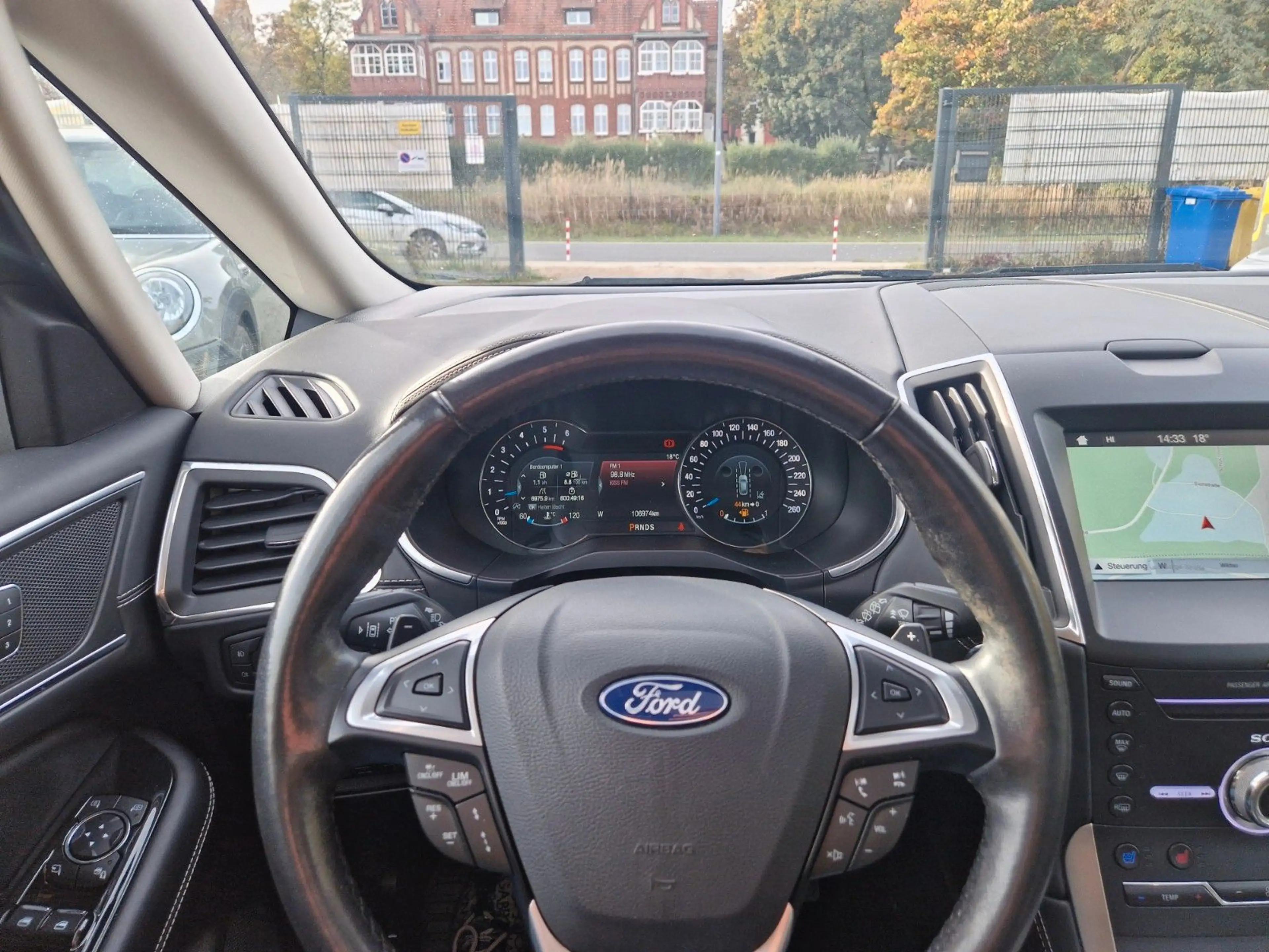 Ford S-Max Vignale AT 2.0D Bi-Turbo 240PS AHK PANO — photo 11