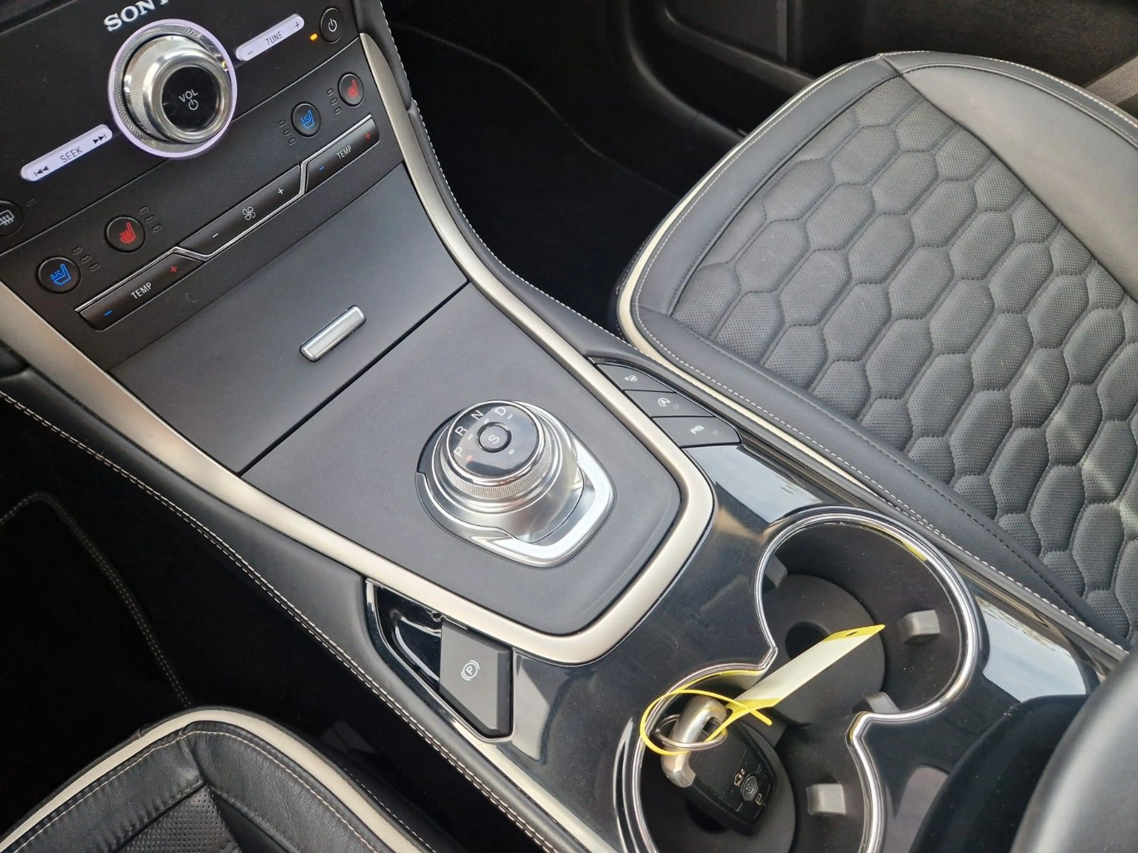 Ford S-Max Vignale AT 2.0D Bi-Turbo 240PS AHK PANO — photo 14