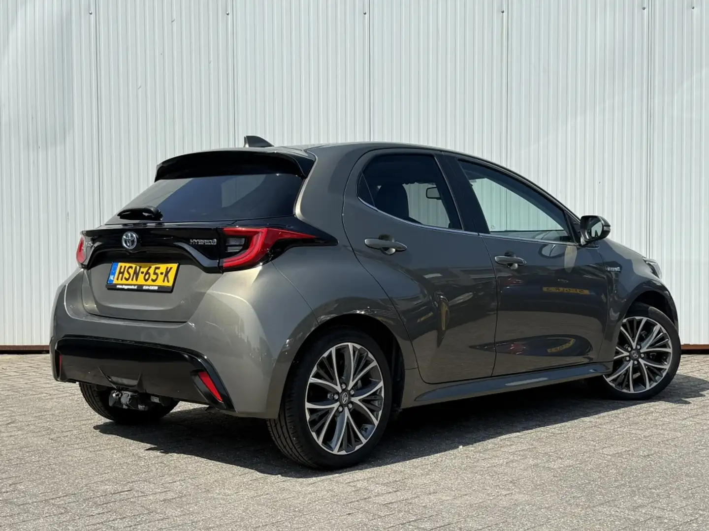 Toyota Yaris 1.5 Hyb. Executive HUD Leder Navi Trekhaak Grijs - 2