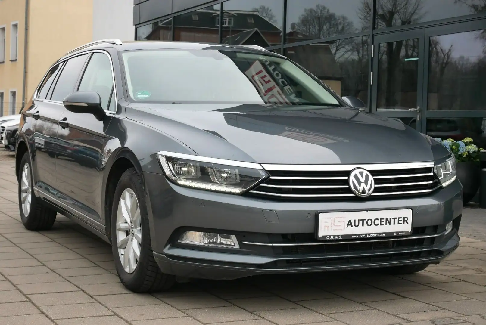 Volkswagen Passat Variant Comfortline LED ACC Park-Assist Grau - 2