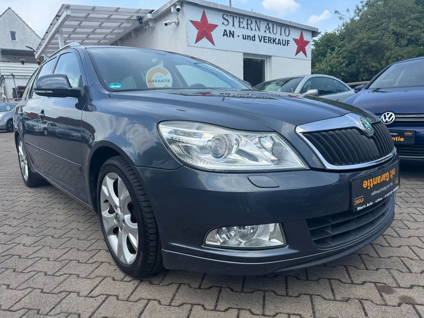 Skoda Octavia Sport Edition*Automatik*PDC*AHK*Top Zustand Grijs - 1