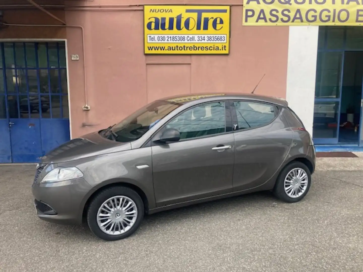 Lancia Ypsilon 1.2 69 CV 5 porte Silver Gris - 2