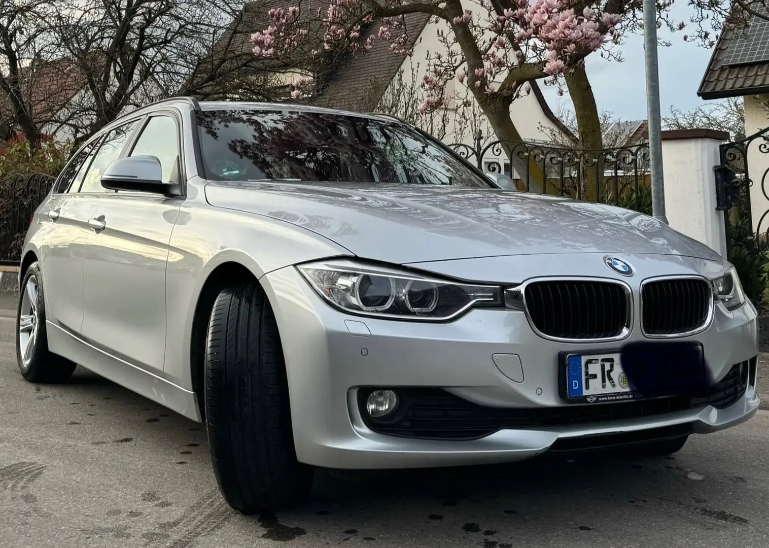 BMW 320 3er Touring Diesel 320d DPF Touring Gümüş rengi - 1
