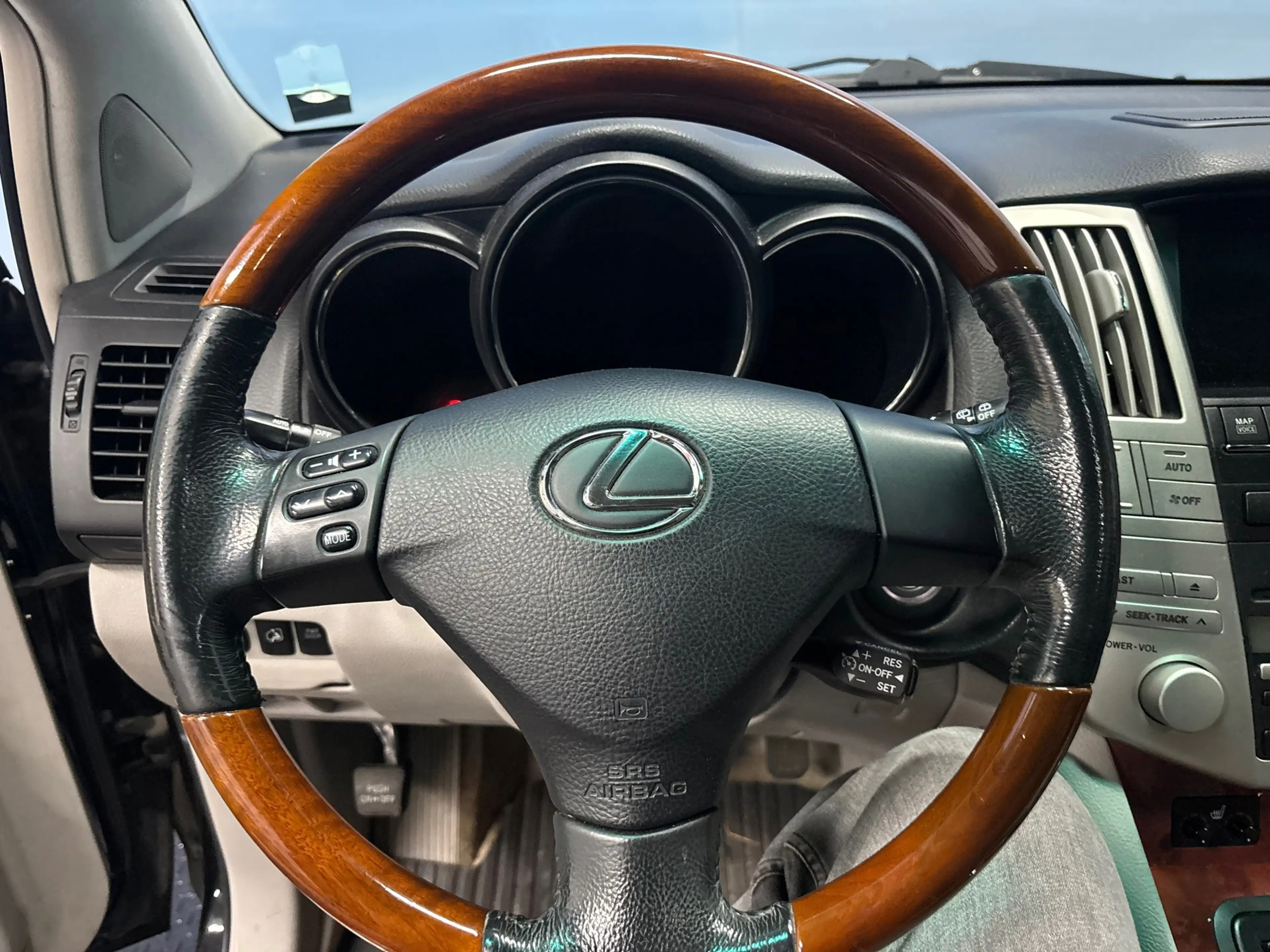 Lexus RX 300 Executive Full Options!! — photo 25