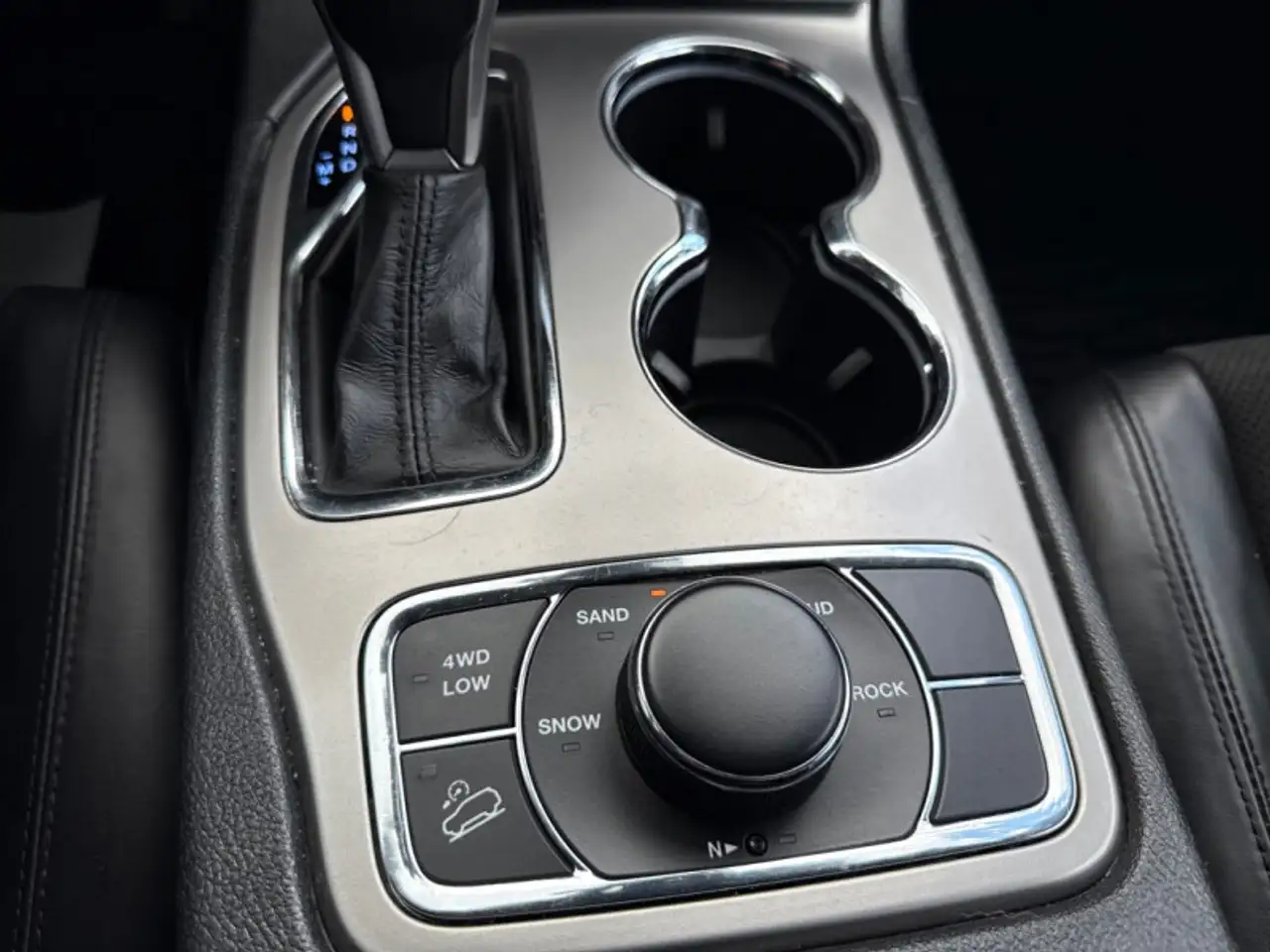 Jeep Grand Cherokee снимка Jeep Grand Cherokee