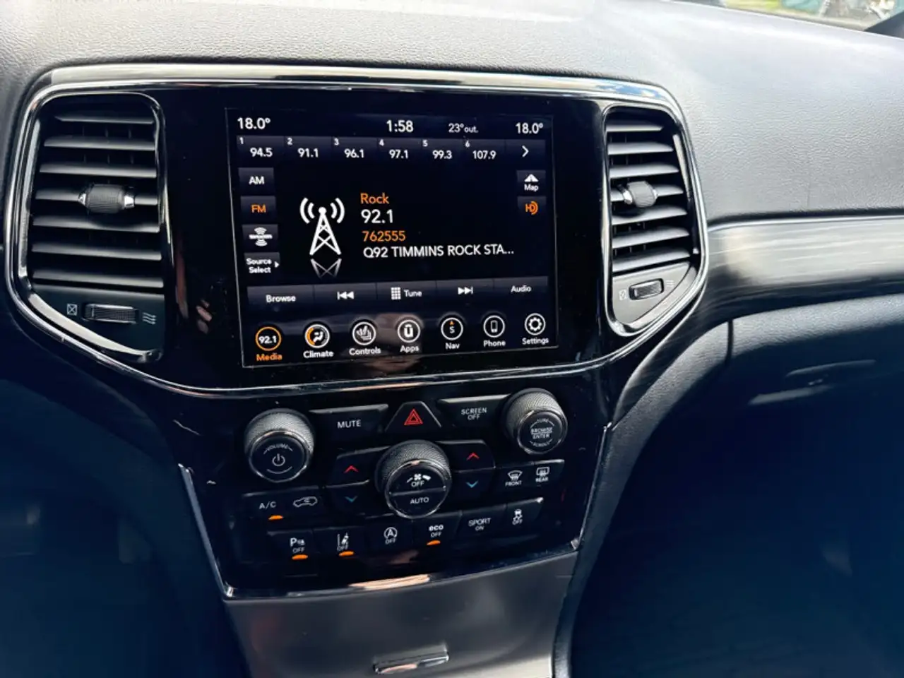 Jeep Grand Cherokee снимка Jeep Grand Cherokee