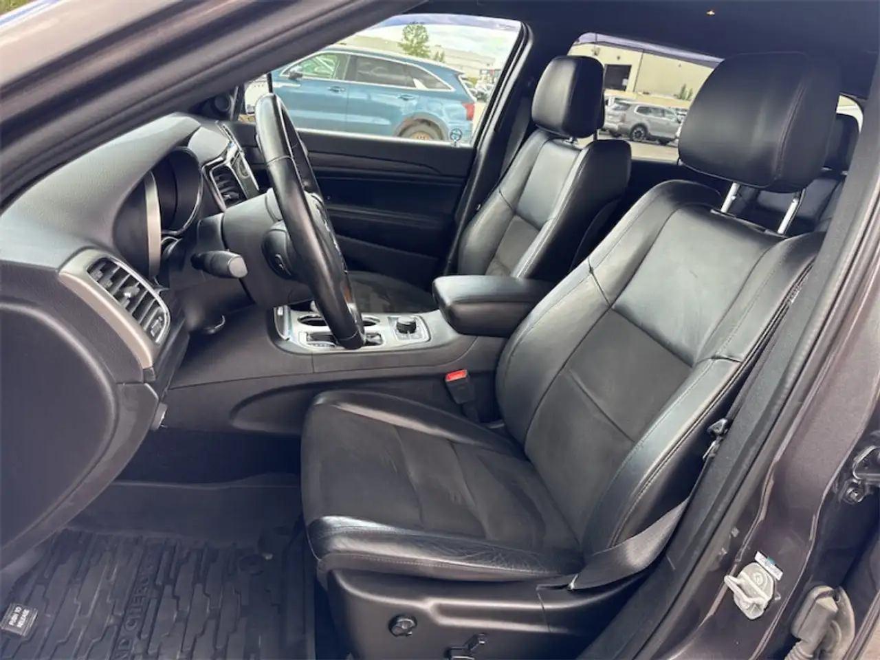Jeep Grand Cherokee снимка Jeep Grand Cherokee