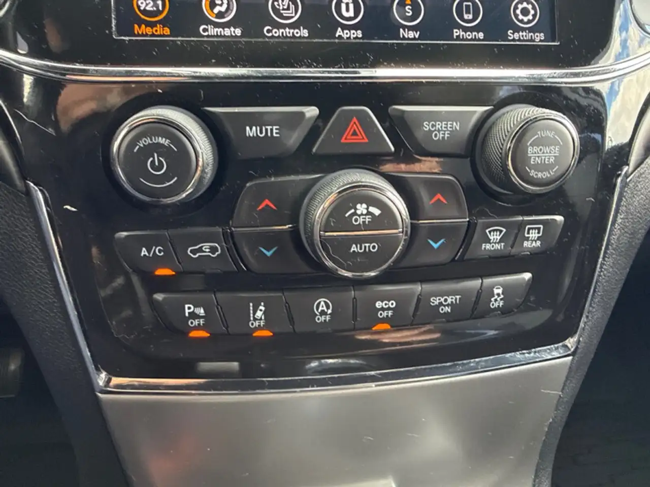 Jeep Grand Cherokee снимка Jeep Grand Cherokee