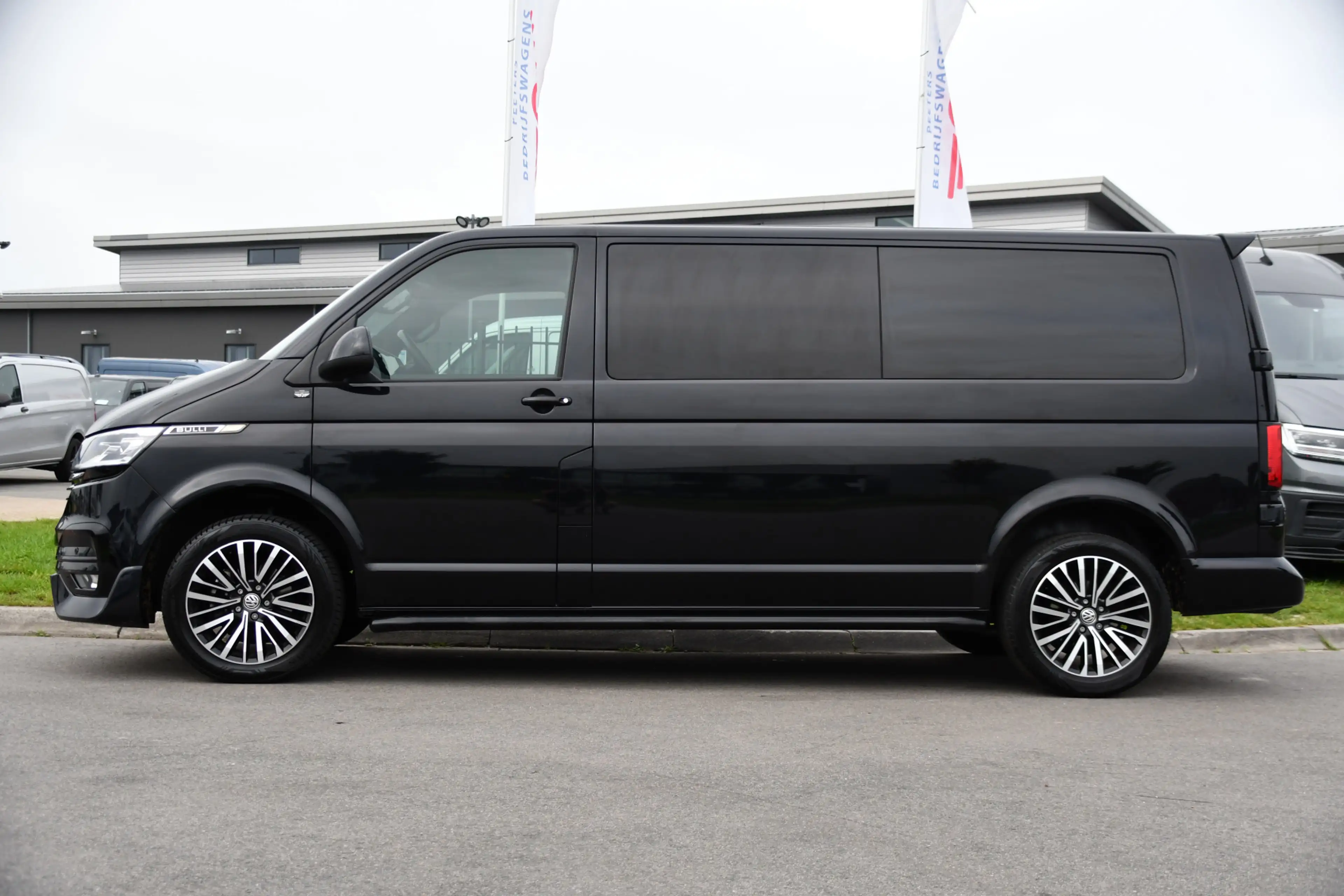 Volkswagen T6.1 Transporter 2.0 TDI L2H1 28 Bulli Black Edition Virtual, Adapt — photo 10