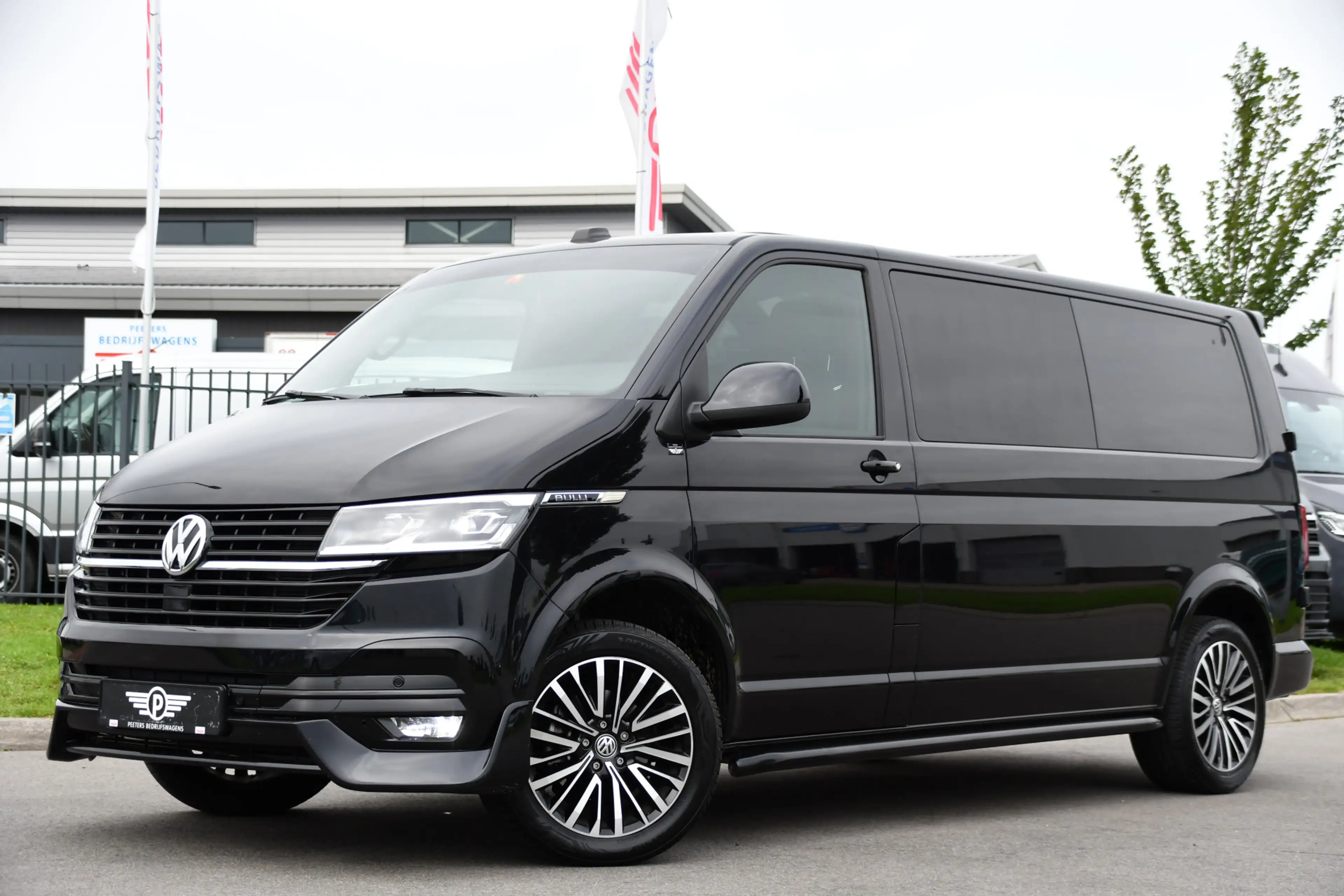 Volkswagen T6.1 Transporter 2.0 TDI L2H1 28 Bulli Black Edition Virtual, Adapt — photo 4