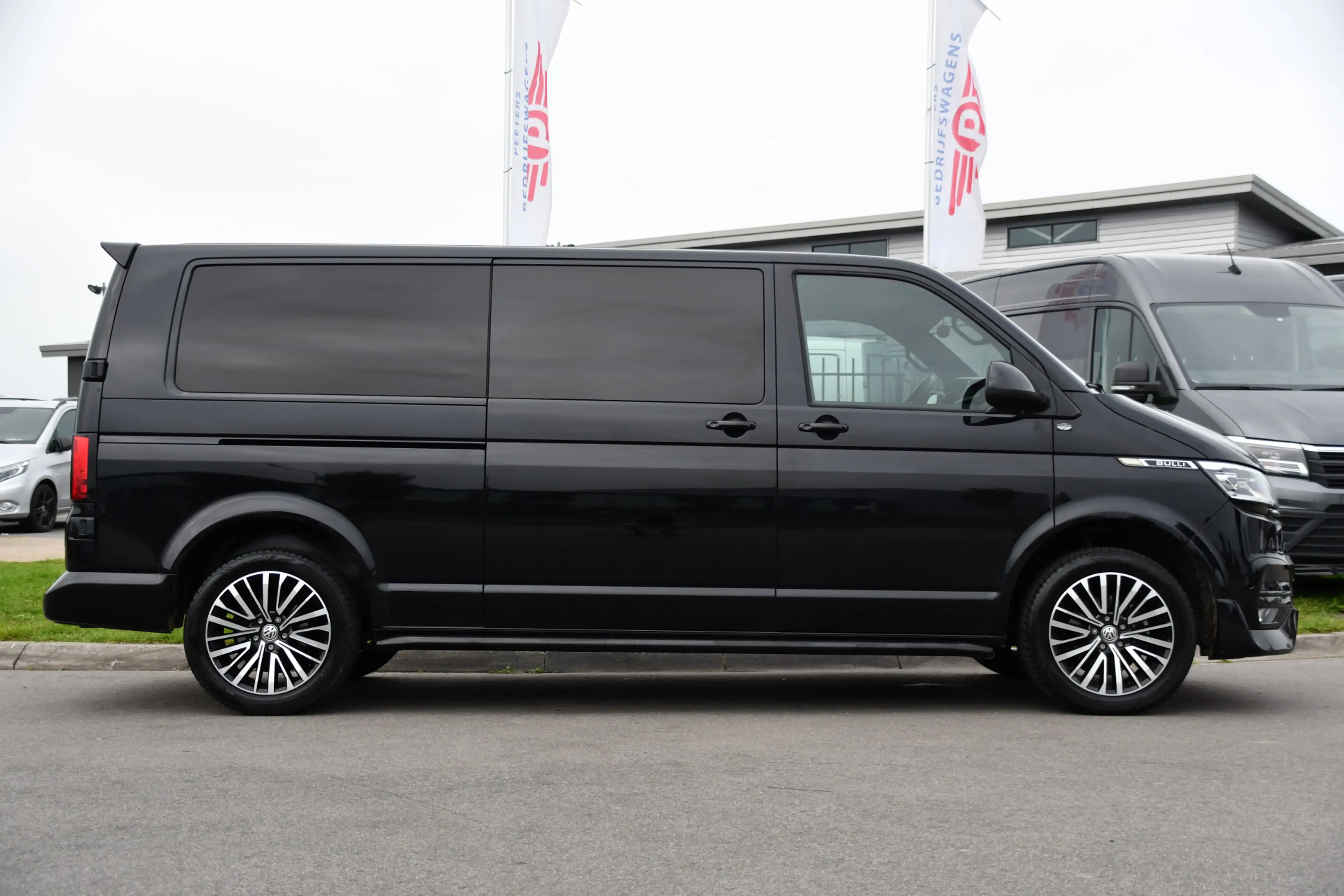 Volkswagen T6.1 Transporter 2.0 TDI L2H1 28 Bulli Black Edition Virtual, Adapt — photo 11