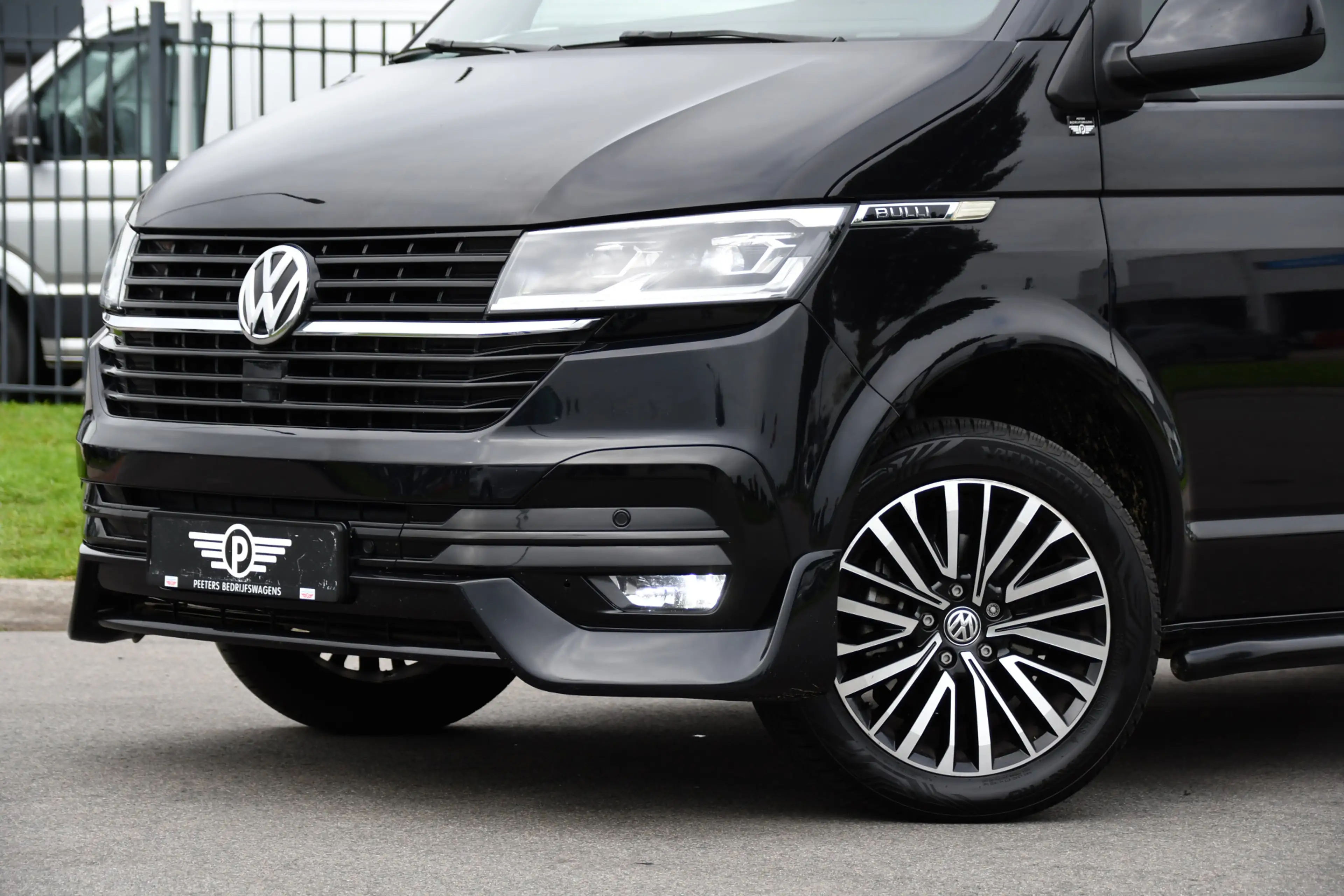 Volkswagen T6.1 Transporter 2.0 TDI L2H1 28 Bulli Black Edition Virtual, Adapt — photo 7