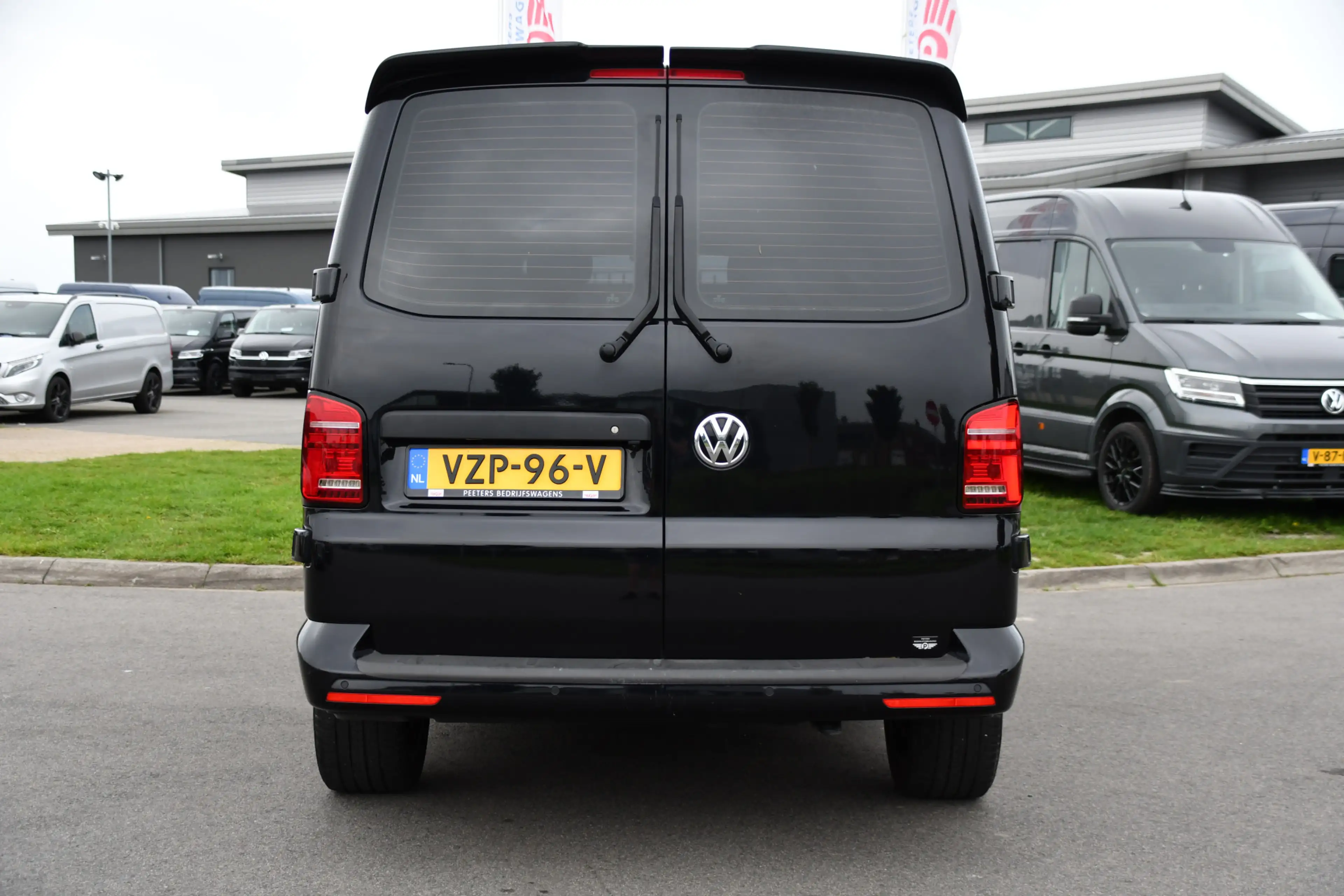 Volkswagen T6.1 Transporter 2.0 TDI L2H1 28 Bulli Black Edition Virtual, Adapt — photo 36