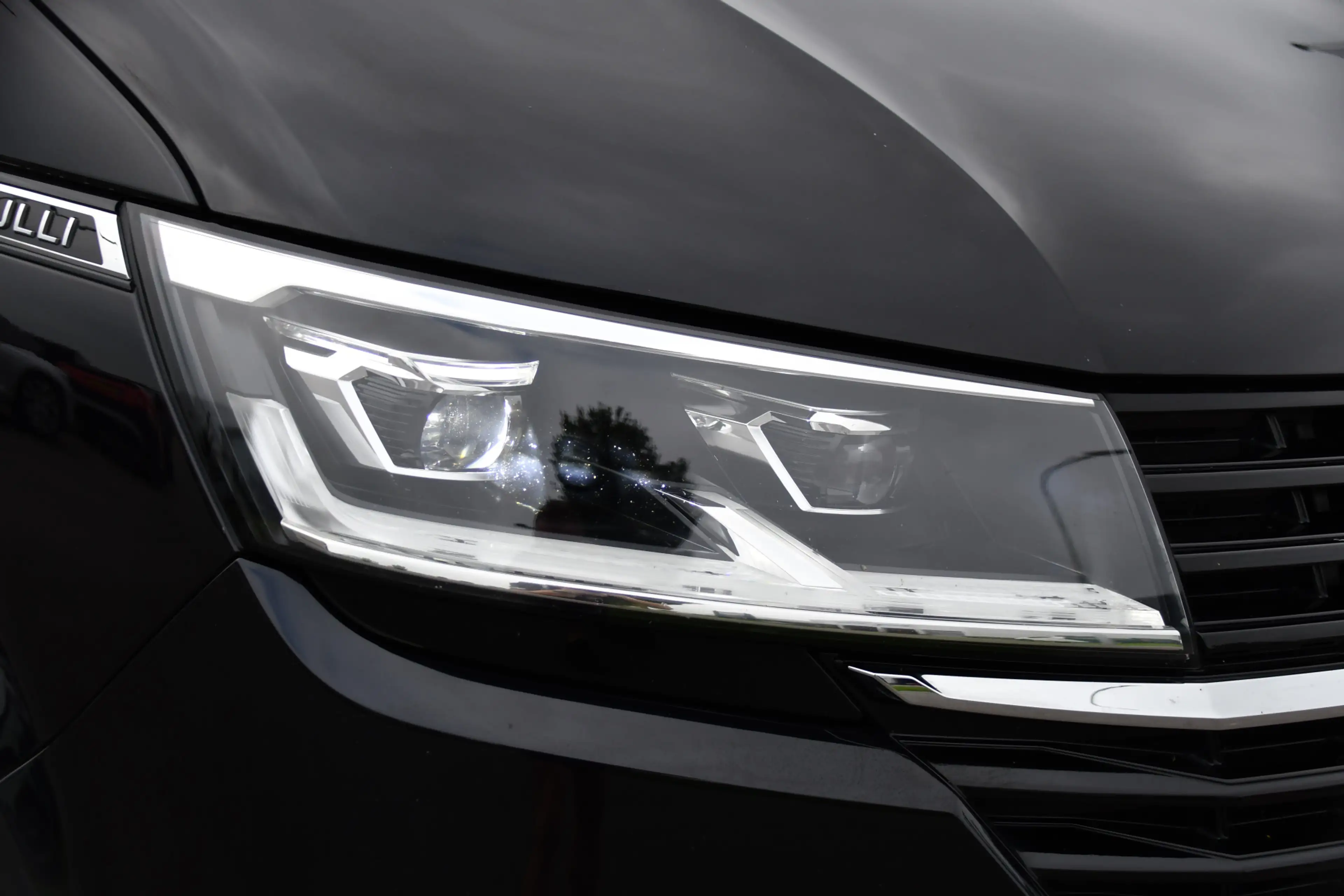 Volkswagen T6.1 Transporter 2.0 TDI L2H1 28 Bulli Black Edition Virtual, Adapt — photo 22
