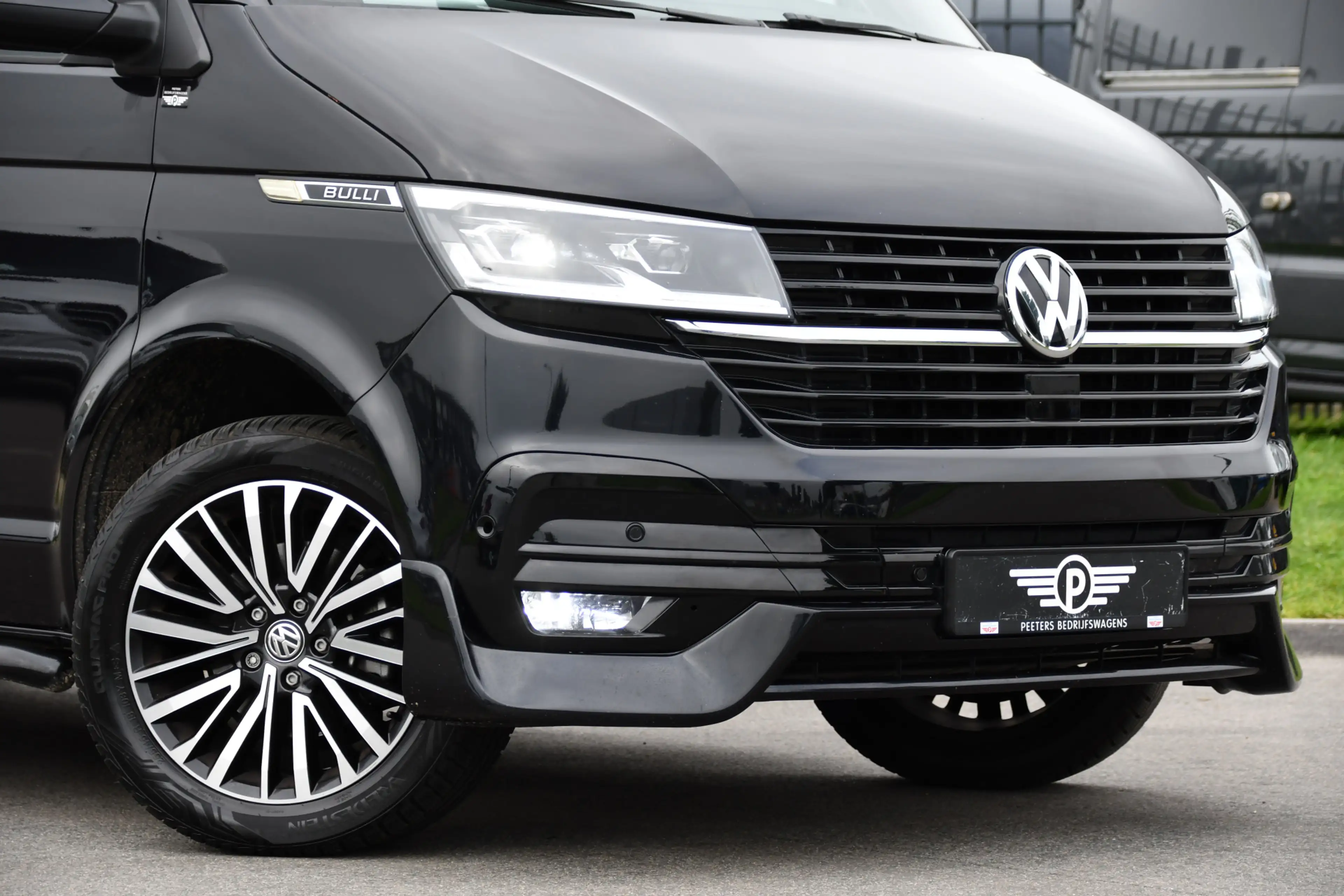 Volkswagen T6.1 Transporter 2.0 TDI L2H1 28 Bulli Black Edition Virtual, Adapt — photo 8