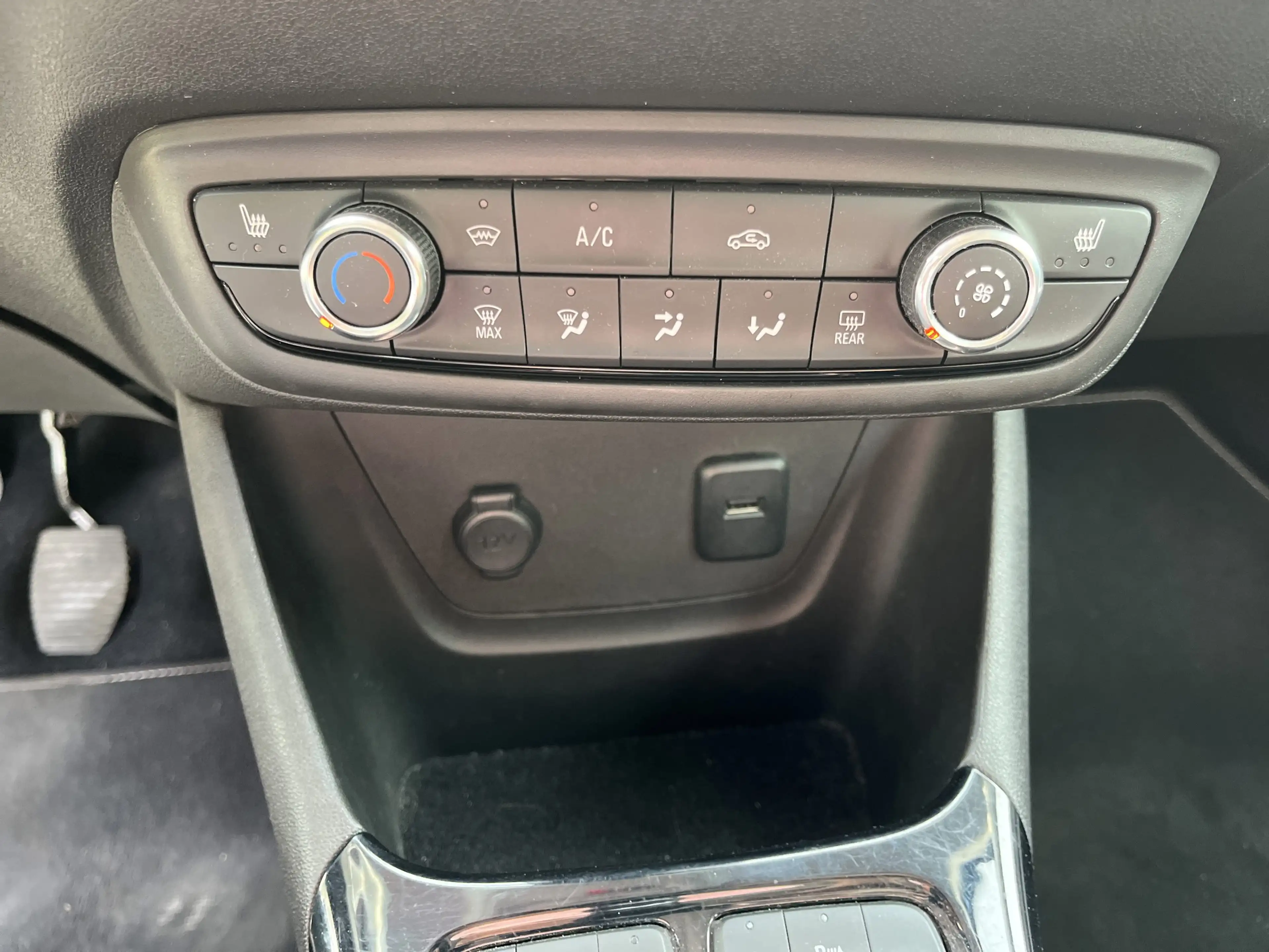 Opel Crossland X 1.2 Limited Edition LED+SHZ+LM+PDC — photo 18