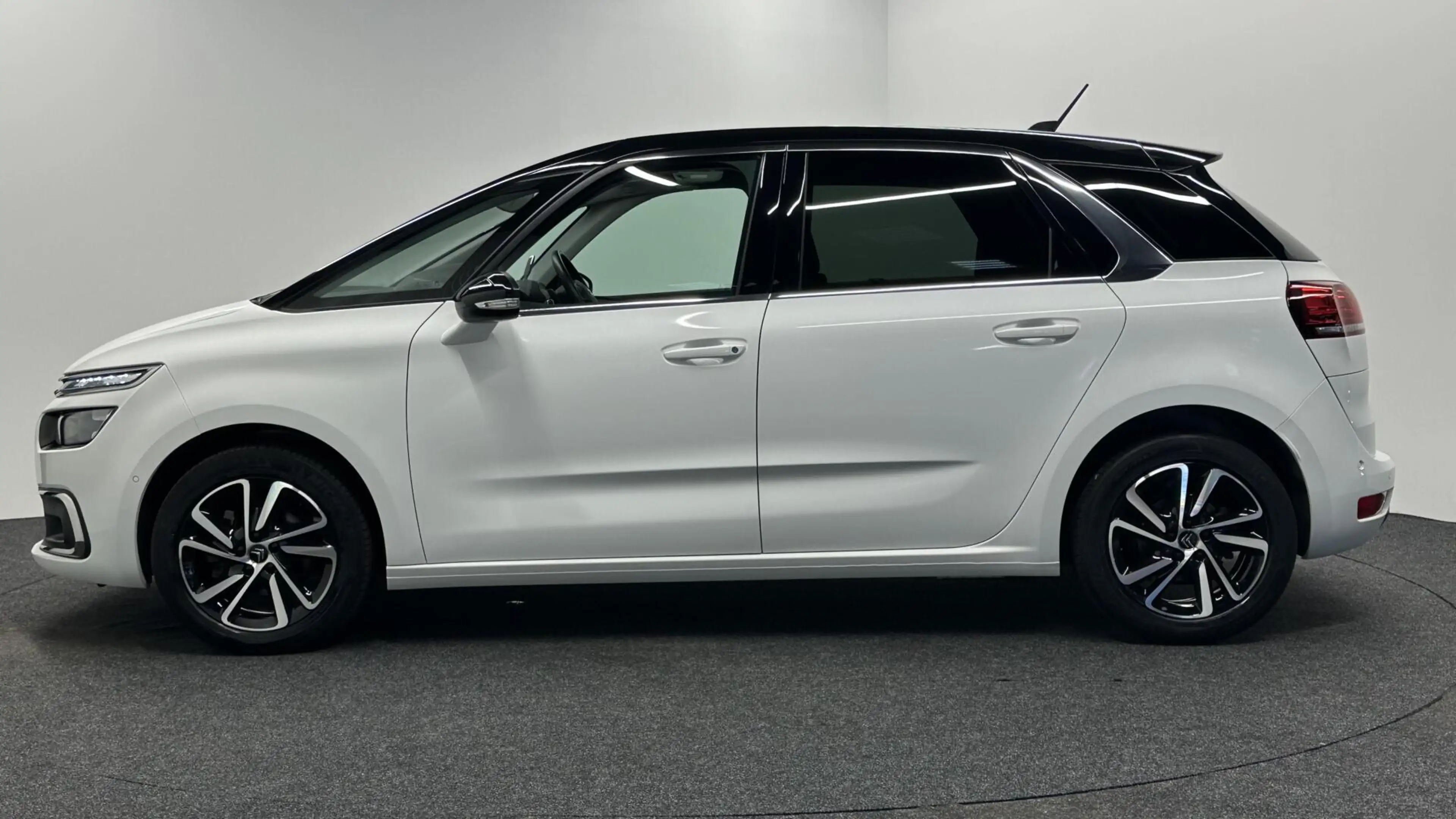 Citroen C4 SpaceTourer 1.2 PureTech Shine CAMERA CARPLAY ECC CRUISE LM 26 — photo 8
