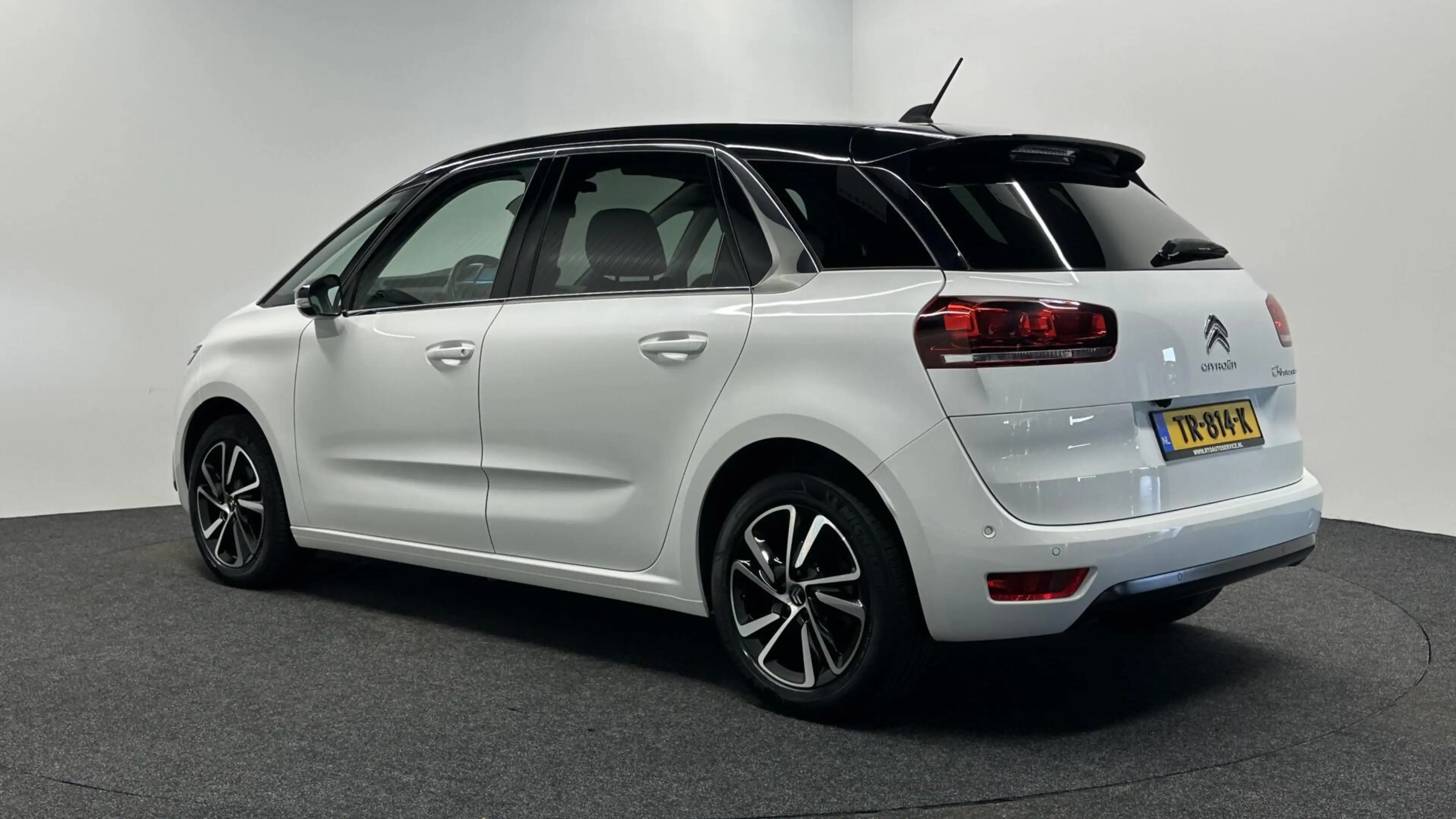 Citroen C4 SpaceTourer 1.2 PureTech Shine CAMERA CARPLAY ECC CRUISE LM 26 — photo 4