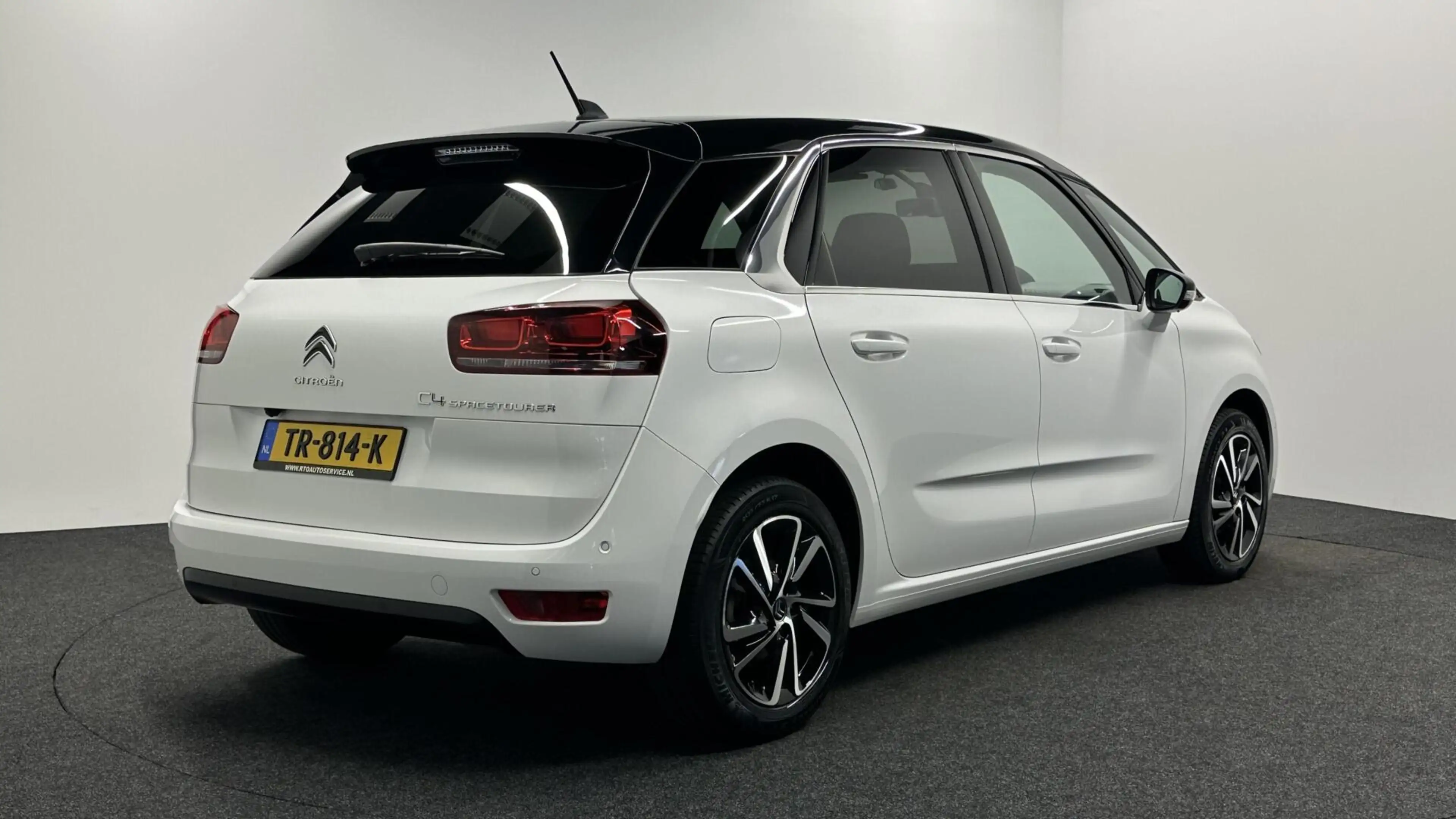 Citroen C4 SpaceTourer 1.2 PureTech Shine CAMERA CARPLAY ECC CRUISE LM 26 — photo 5