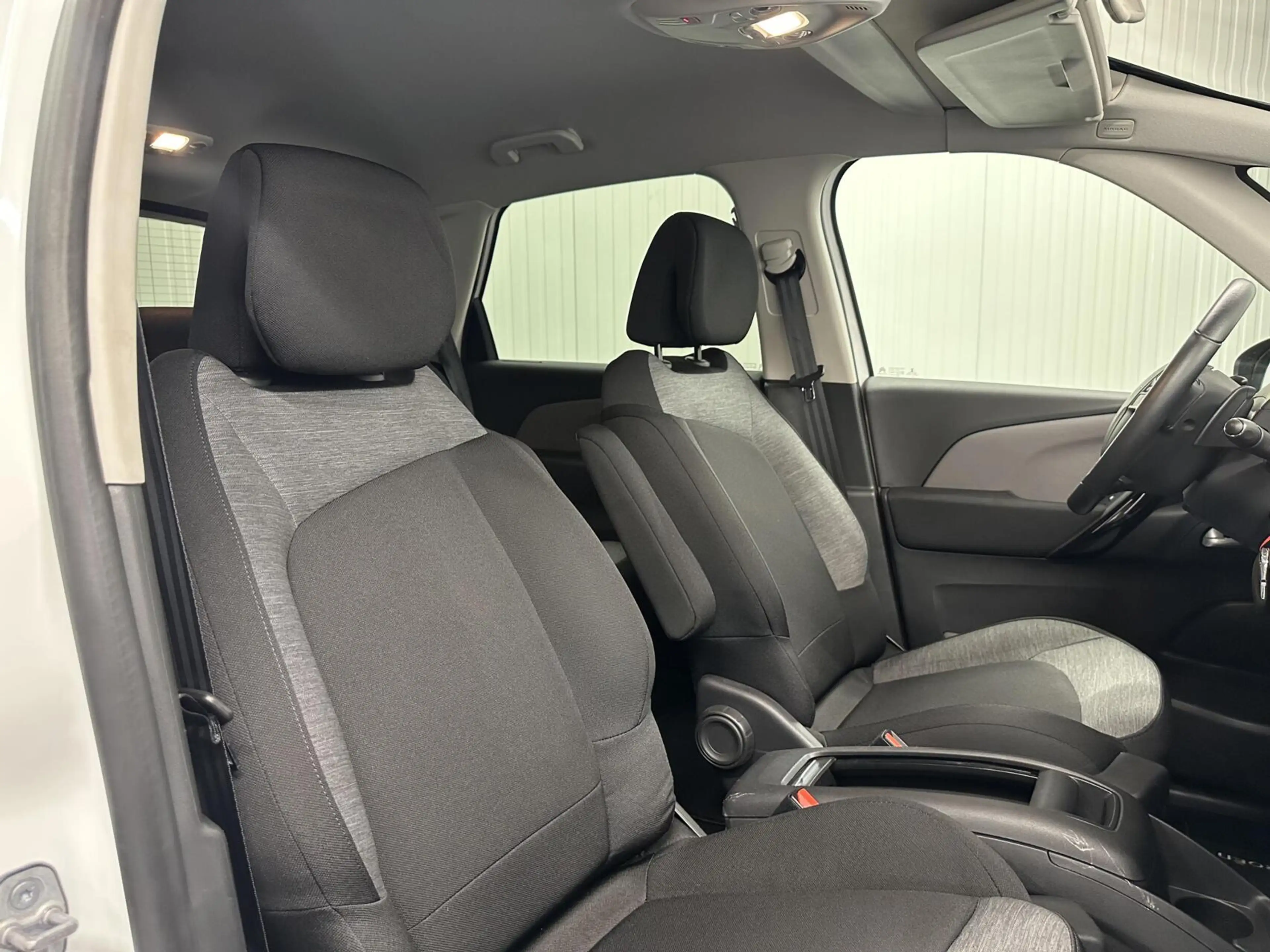 Citroen C4 SpaceTourer 1.2 PureTech Shine CAMERA CARPLAY ECC CRUISE LM 26 — photo 13