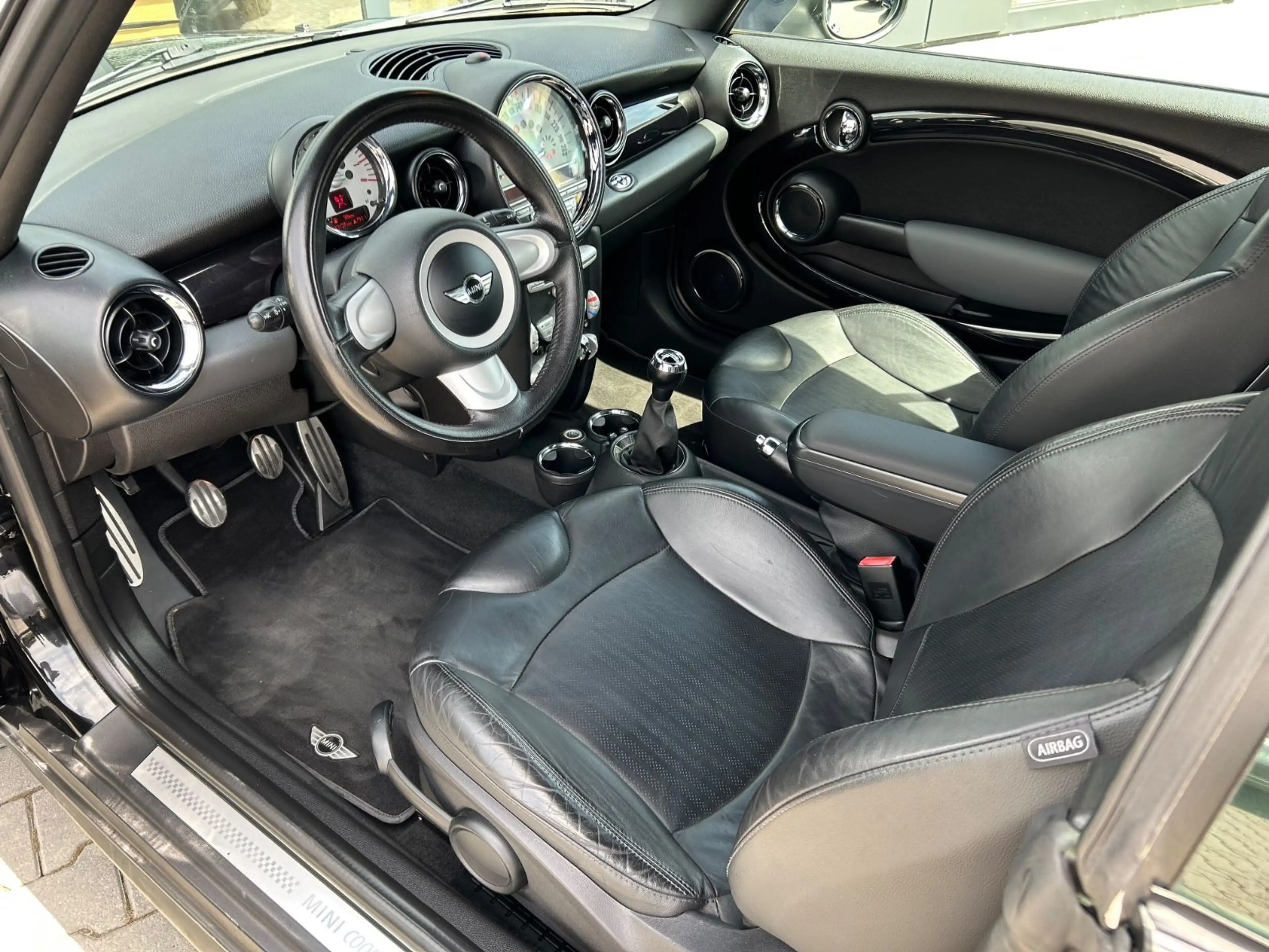 MINI Cooper S Cabrio — photo 13