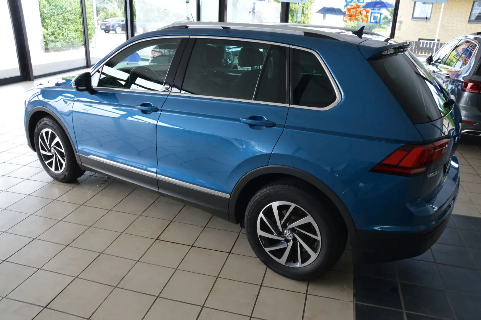 Volkswagen Tiguan Sound Navi LED ACC AHK APP  KAMERA Blau - 2