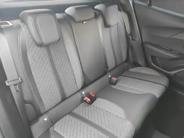 Peugeot 2008 view 9