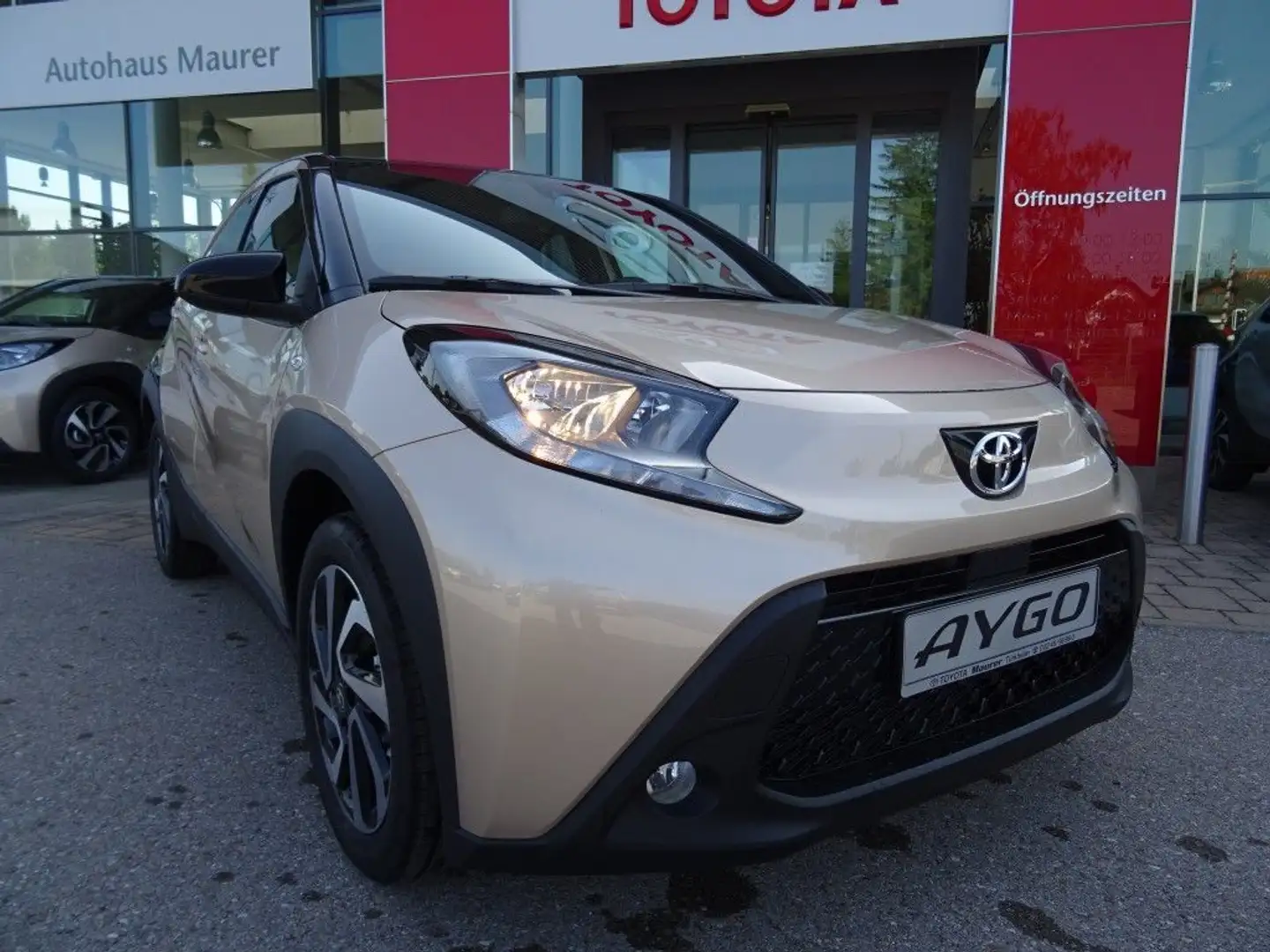 Toyota Aygo X Teamplayer Beige - 1
