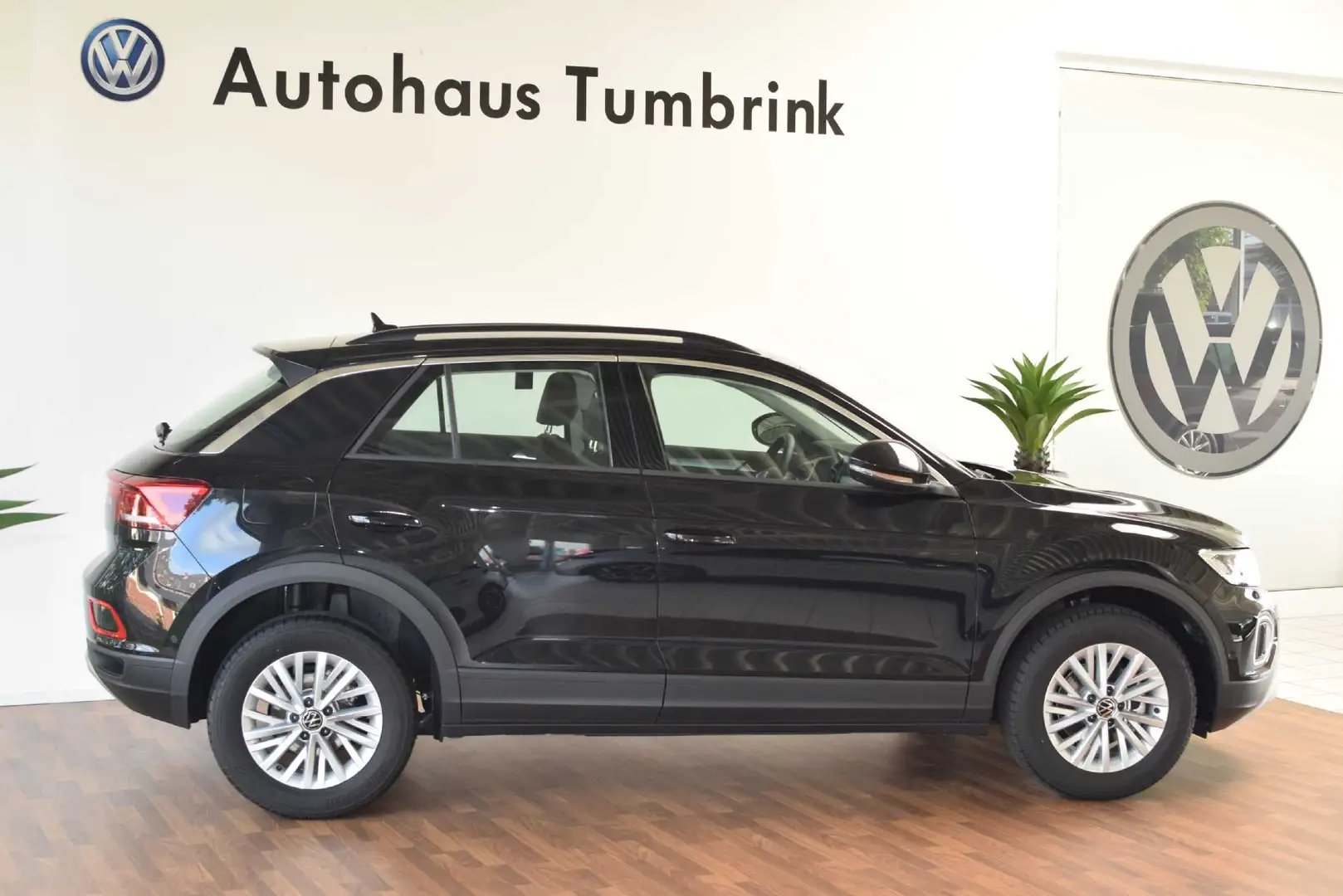 Volkswagen T-Roc Life TSI DSG Navi Kamera ACC SHZ Schwarz - 2